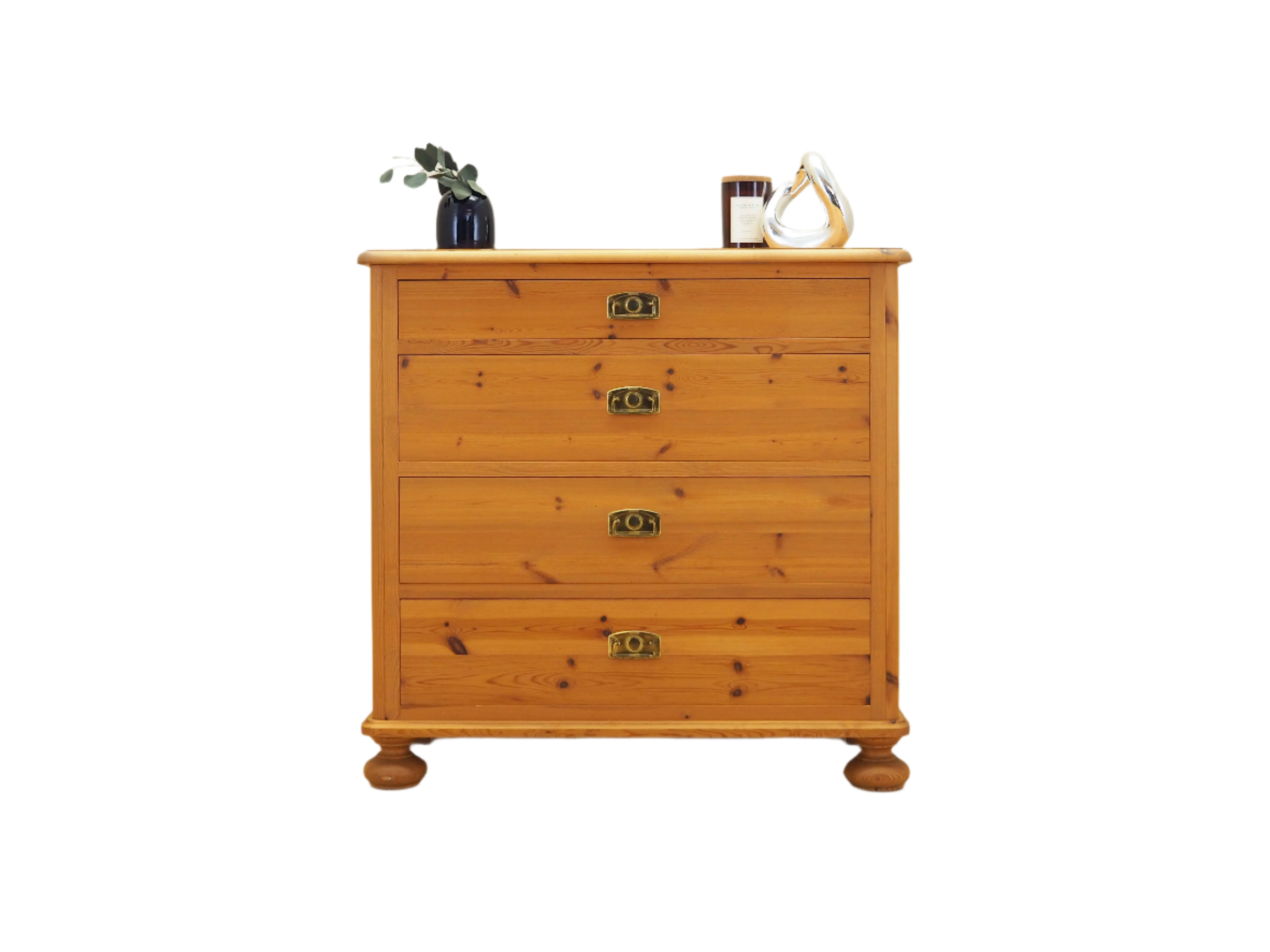 Pine_chest_of_drawers_Danish_design_2000s_production_Denmark