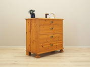 Pine_chest_of_drawers_Danish_design_2000s_production_Denmark