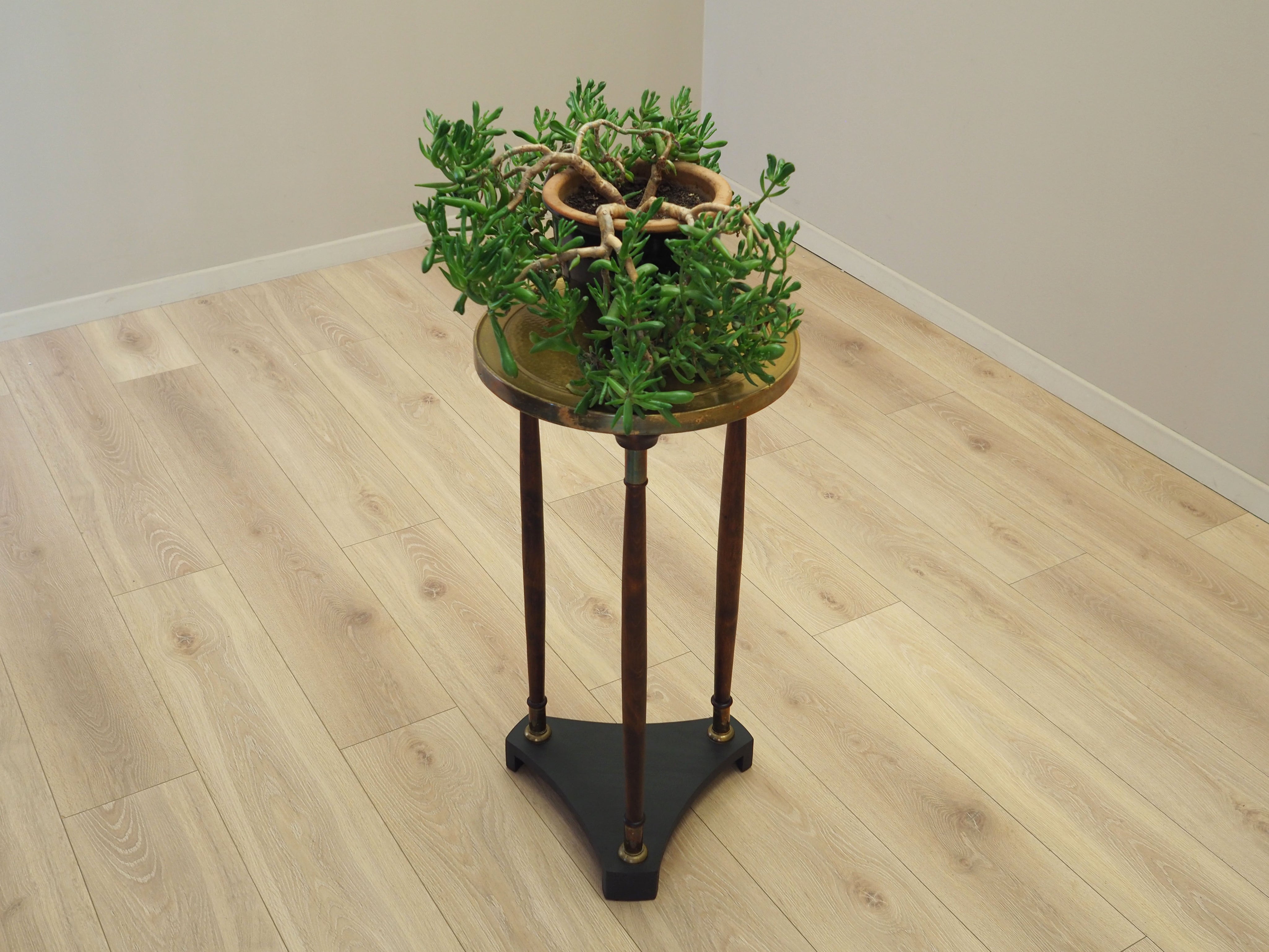Plant_stand_Danish_design_from_1970s_production_Denmark