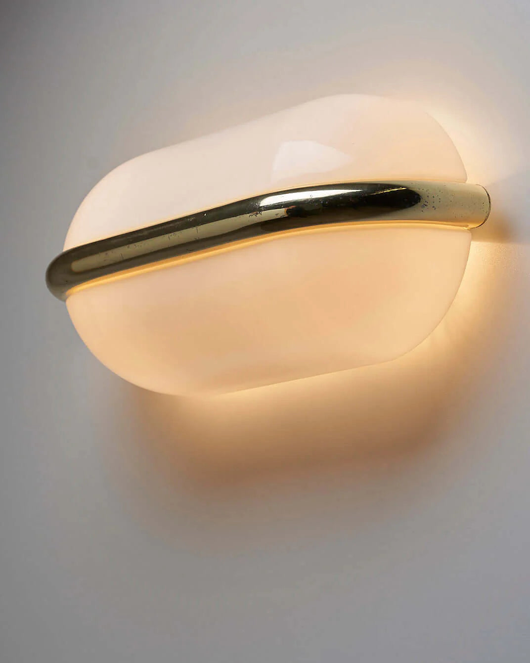 Plexiglass_With_Brass_Wall_Light_Metalarte