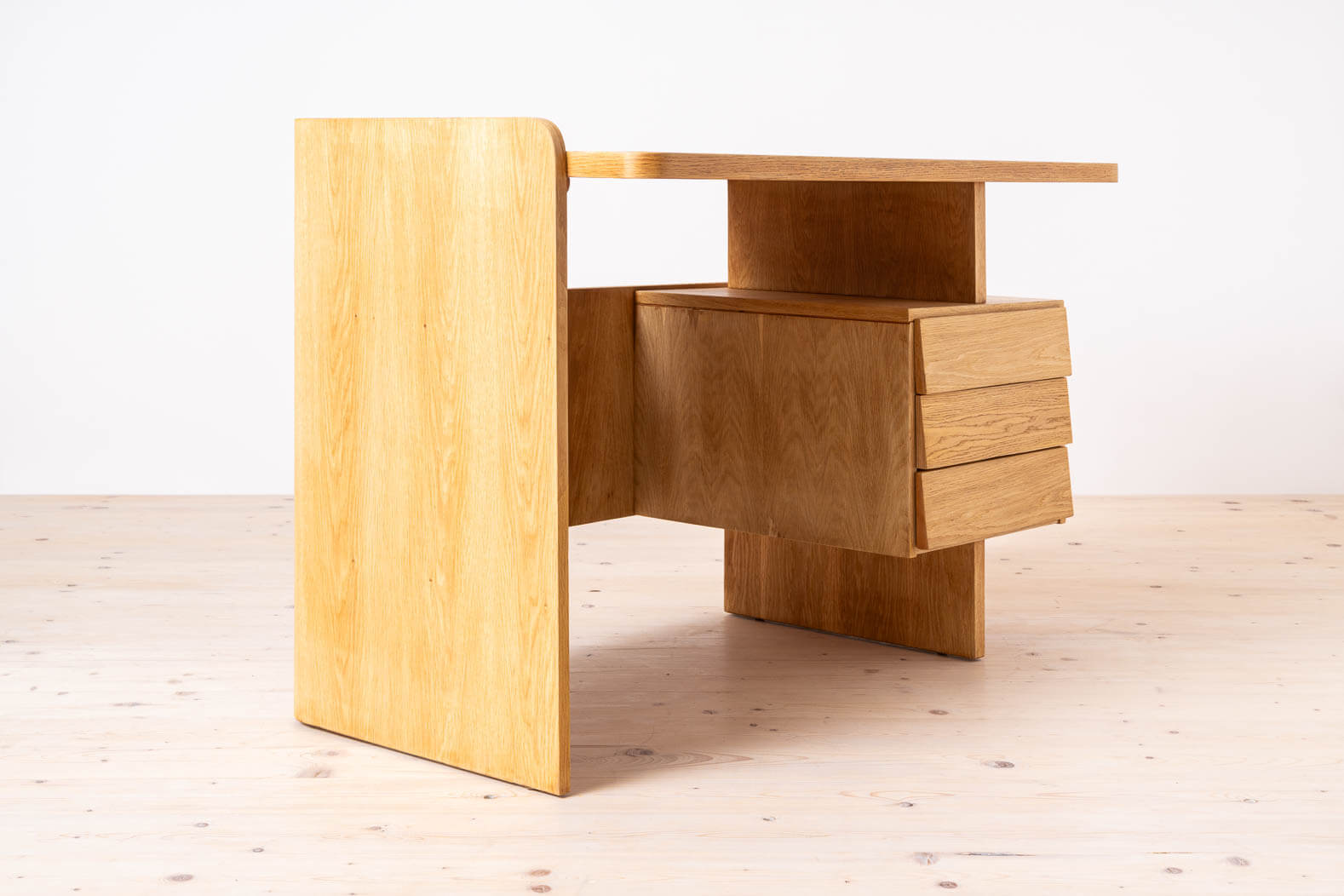 Postmodern_Desk_Writing_Table_by_Bohumil_Landsman_Oak_Veneer_1970s