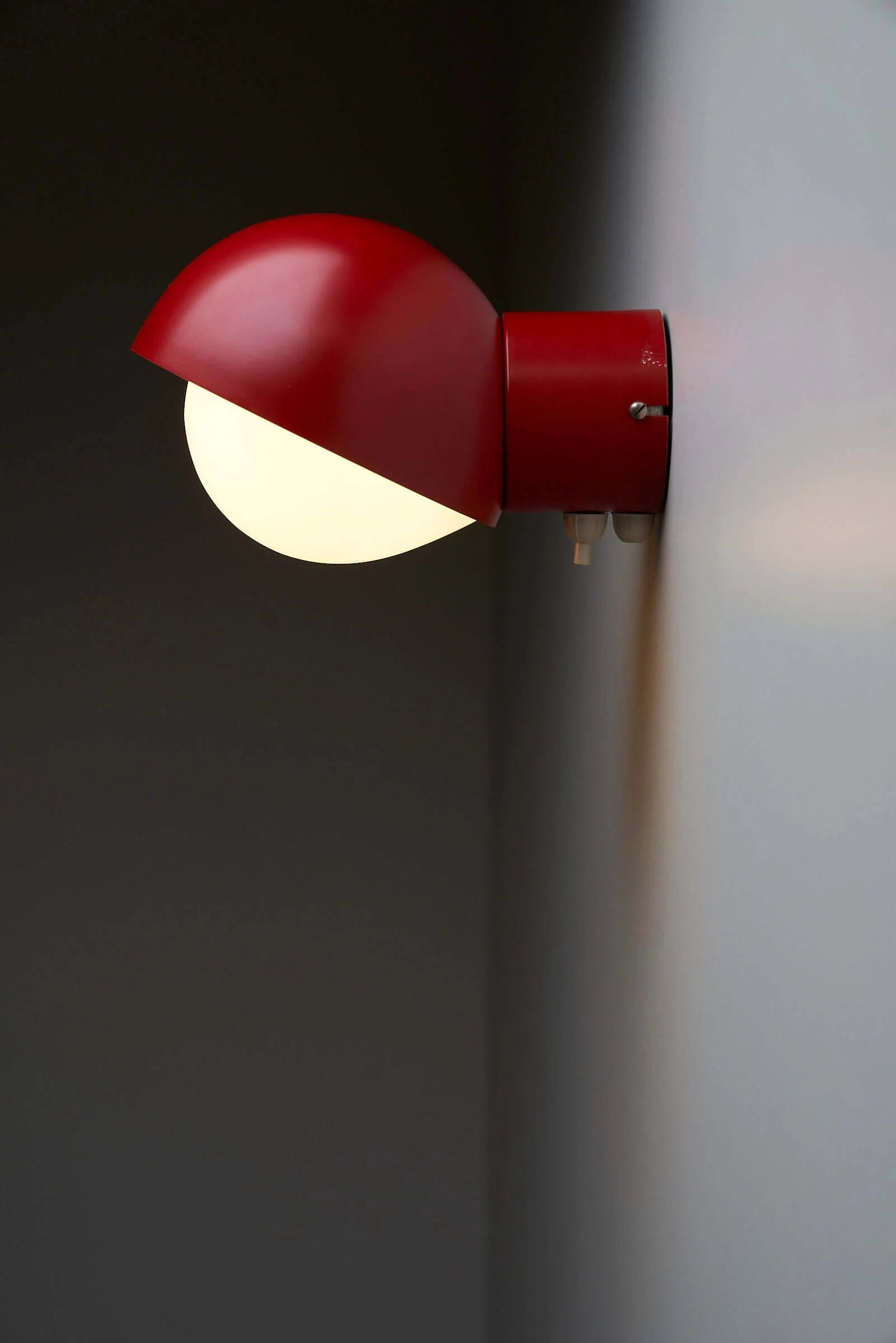 Red_Wall_Sconce_B_L_leuchten