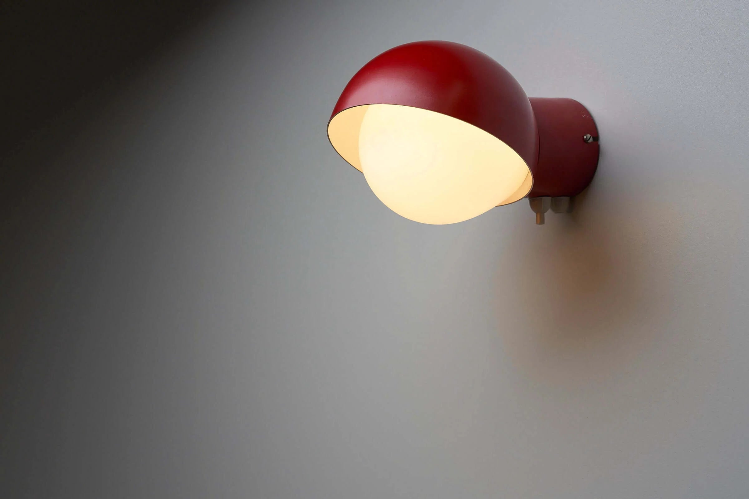 Red_Wall_Sconce_B_L_leuchten