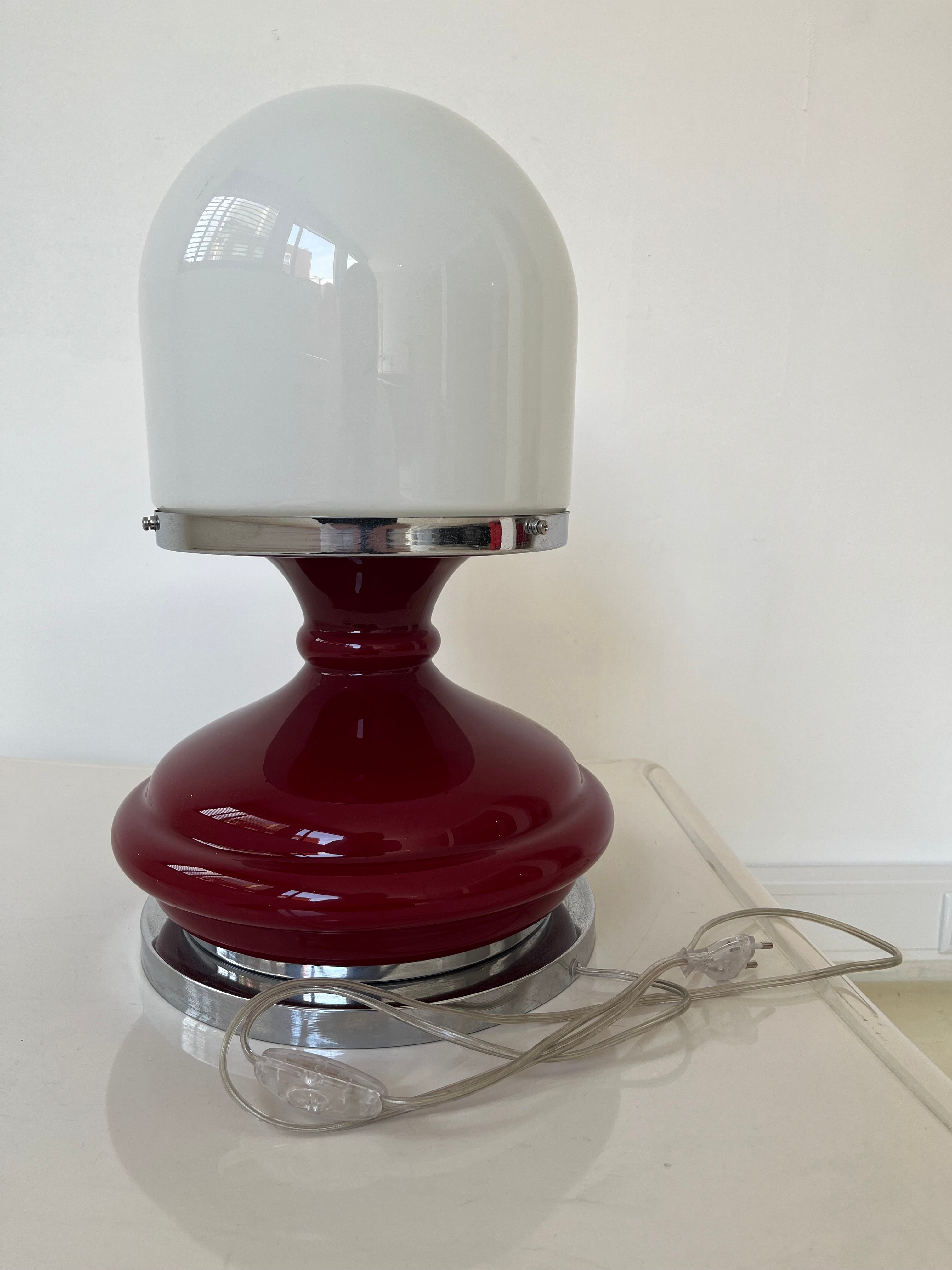 Red_table_lamp