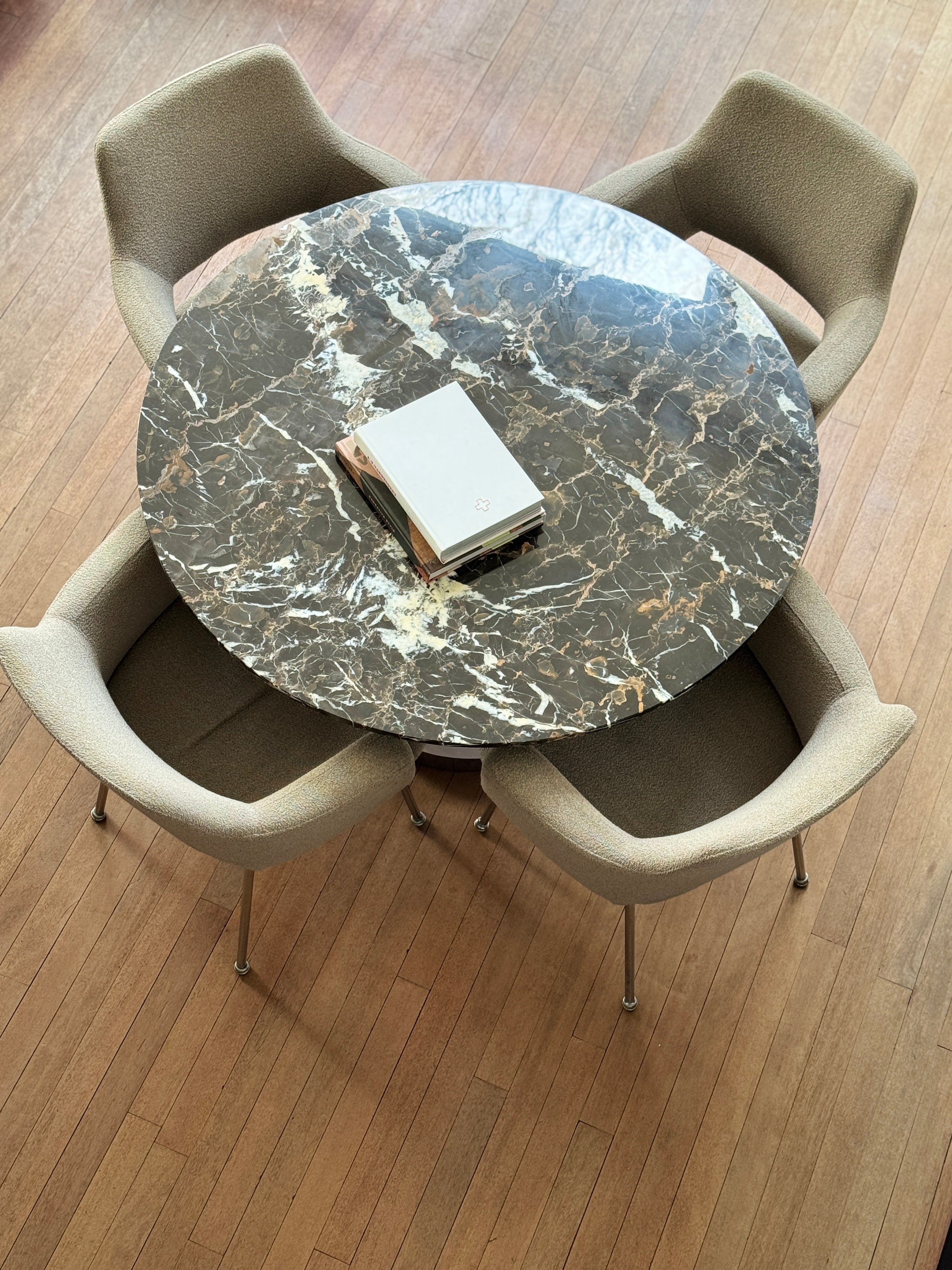 Romeo_Rega_Dining_Table_with_Elegant_Marble_Table_Top