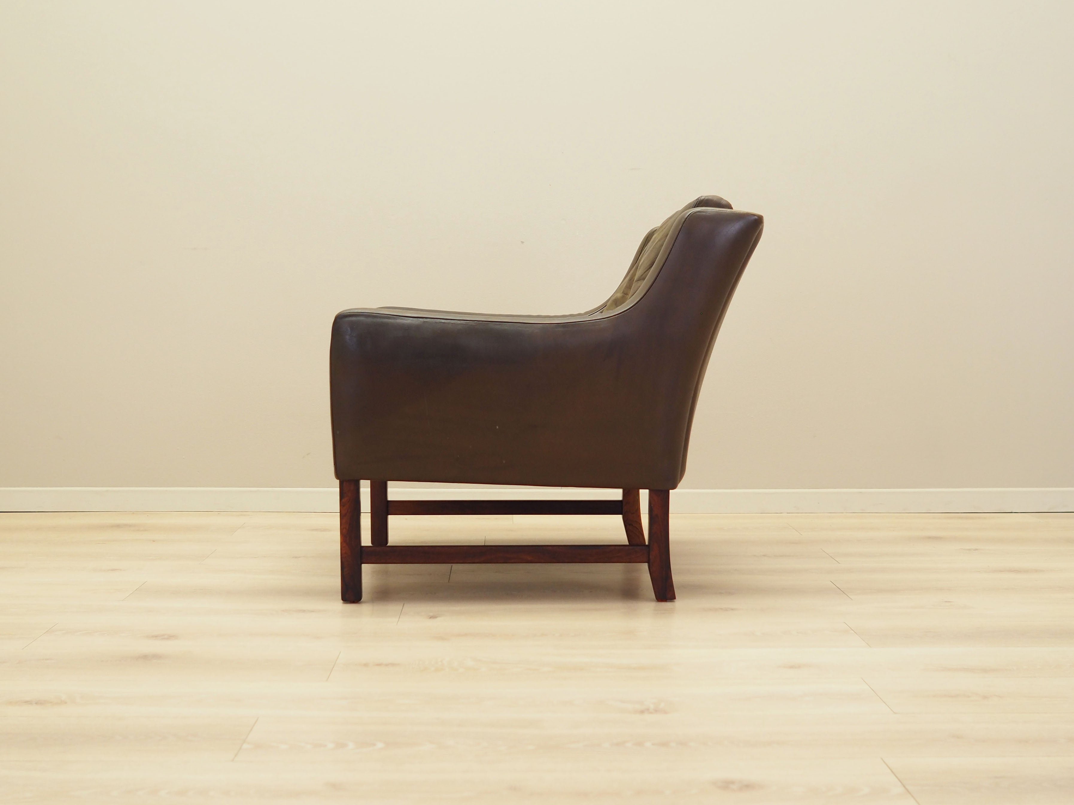 Rosewood_armchair_Scandinavian_design_1960s_designer_Fredrik_Kayser_production_Vatne_M_bler