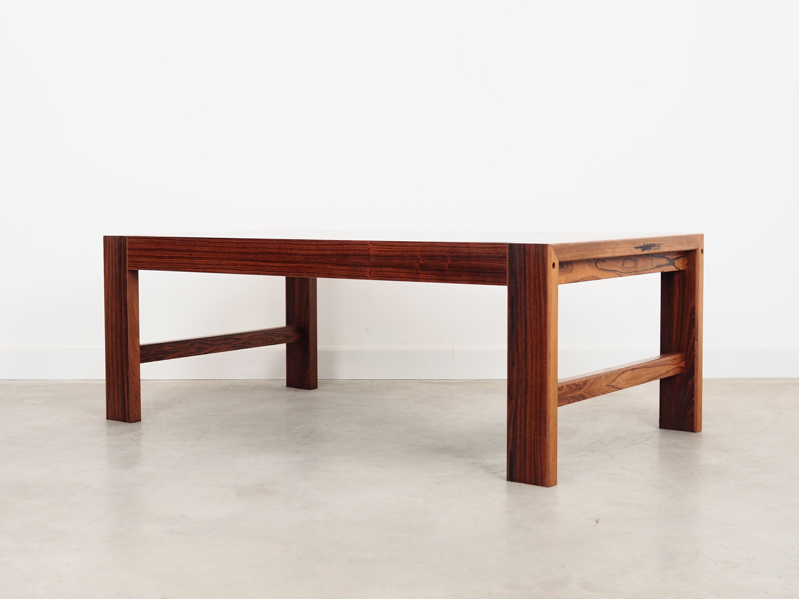Rosewood_bench_Danish_design_1970s_production_Denmark
