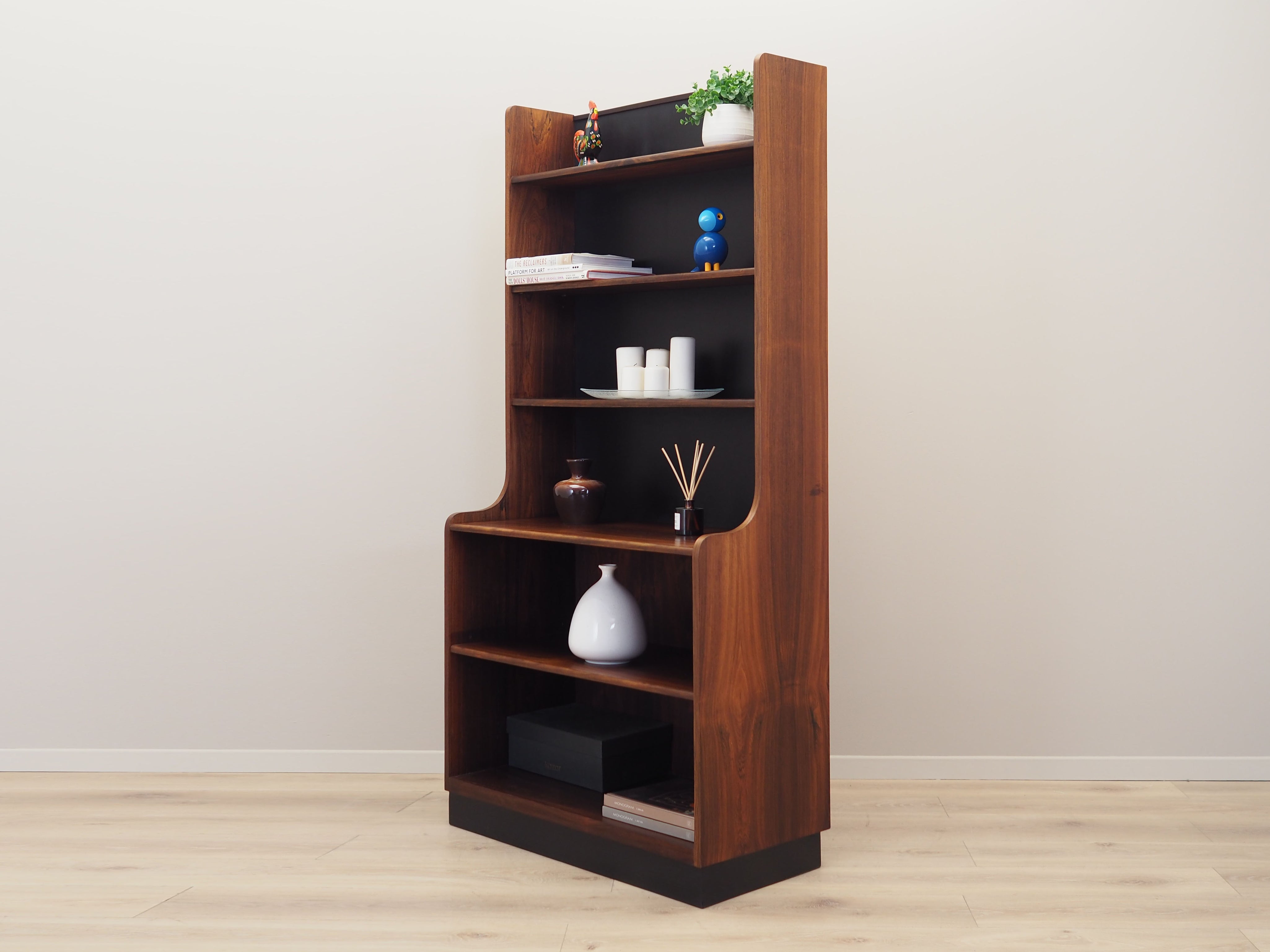 Rosewood_bookcase_Danish_design_1960s_production_Denmark