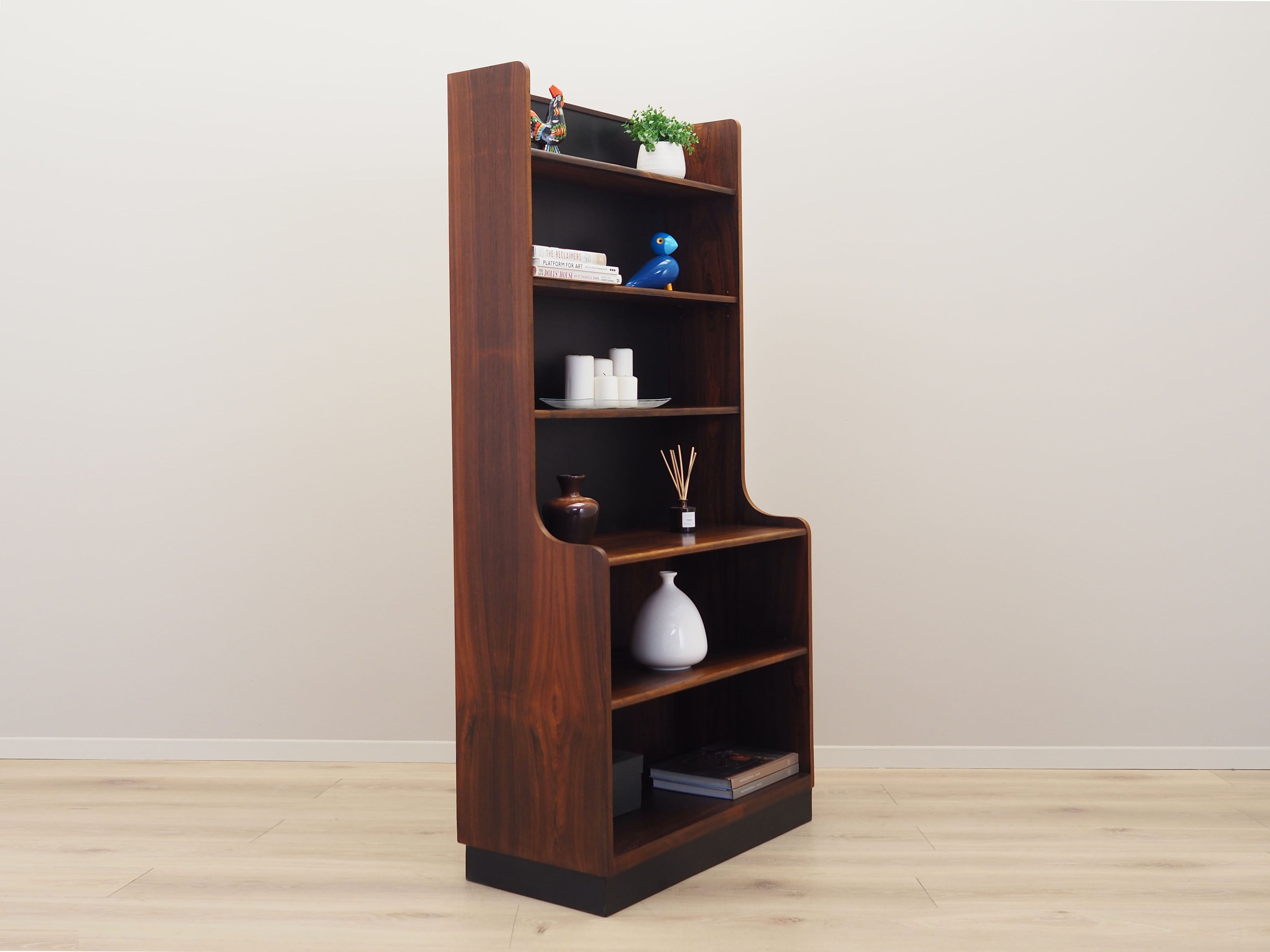 Rosewood_bookcase_Danish_design_1960s_production_Denmark
