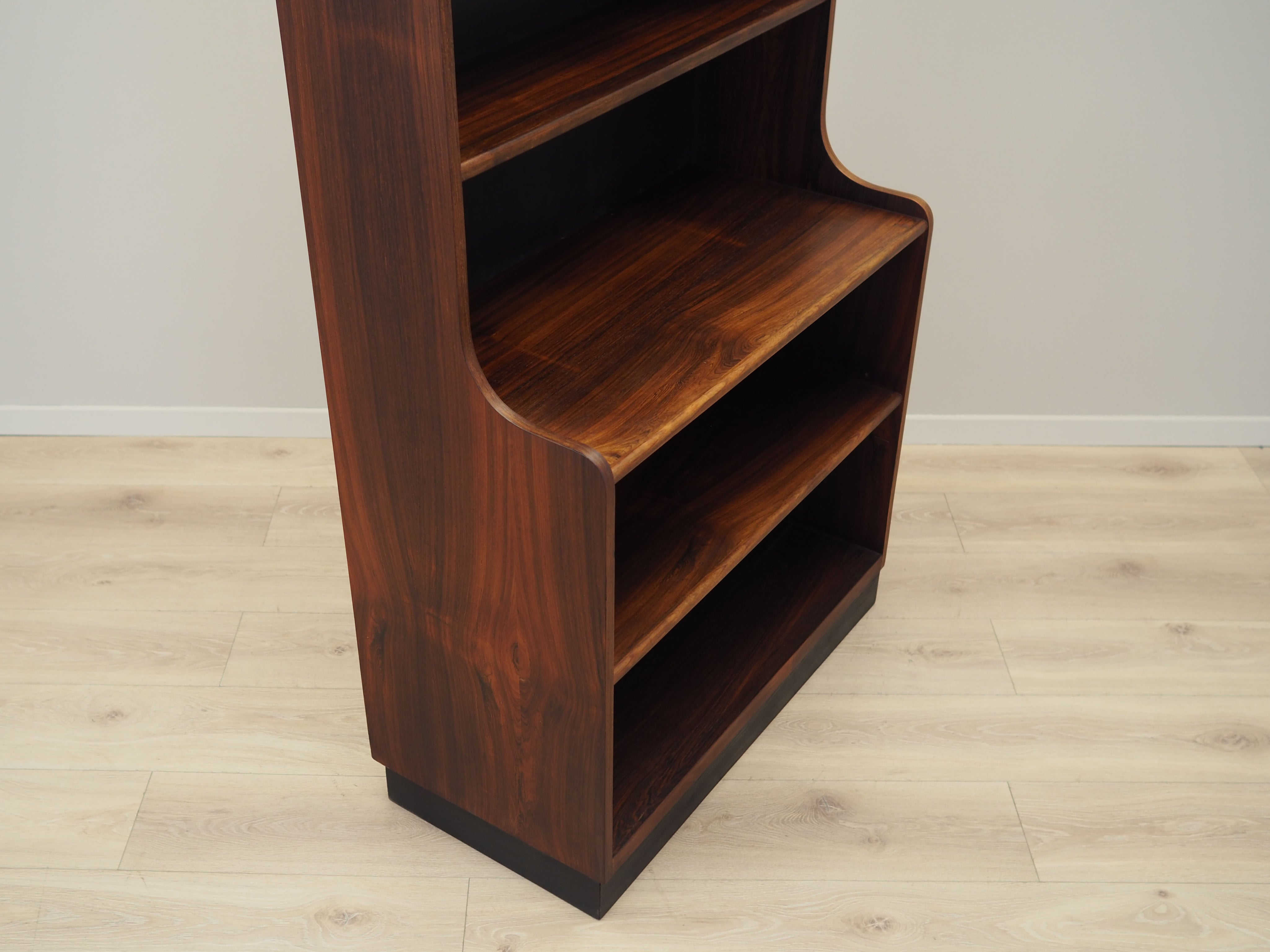 Rosewood_bookcase_Danish_design_1960s_production_Denmark