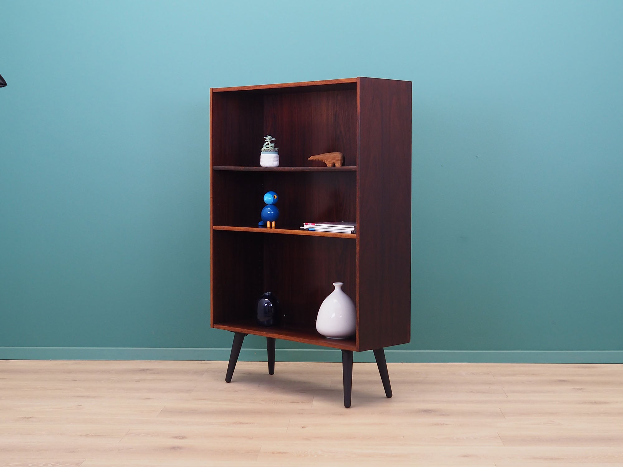 Rosewood_bookcase_Danish_design_1960s_production_Denmark