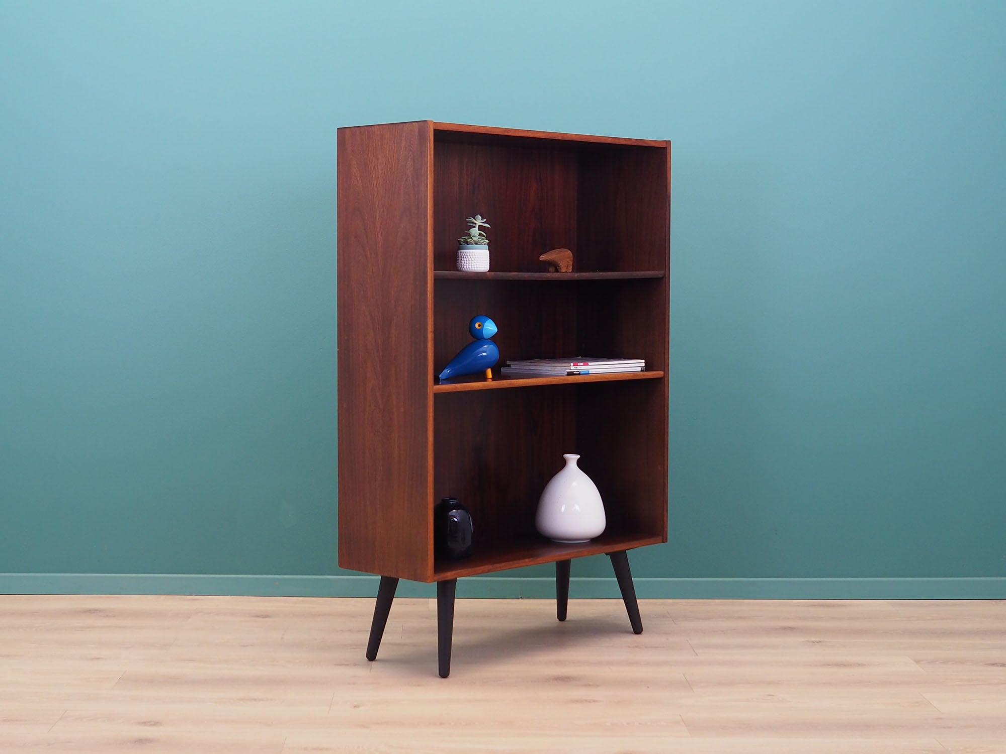 Rosewood_bookcase_Danish_design_1960s_production_Denmark