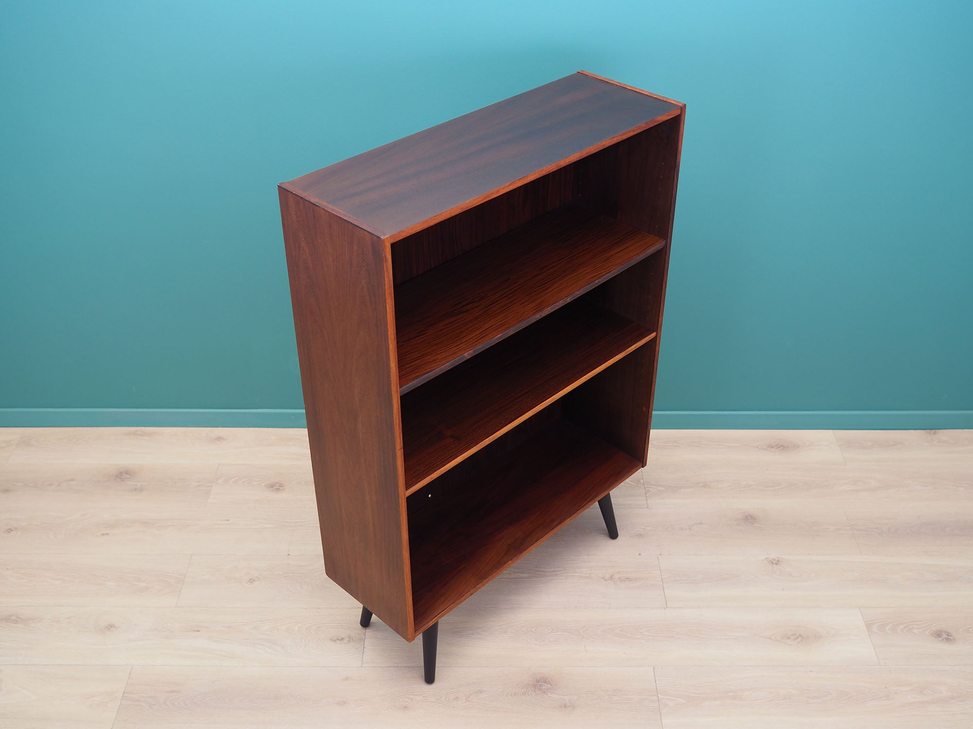 Rosewood_bookcase_Danish_design_1960s_production_Denmark
