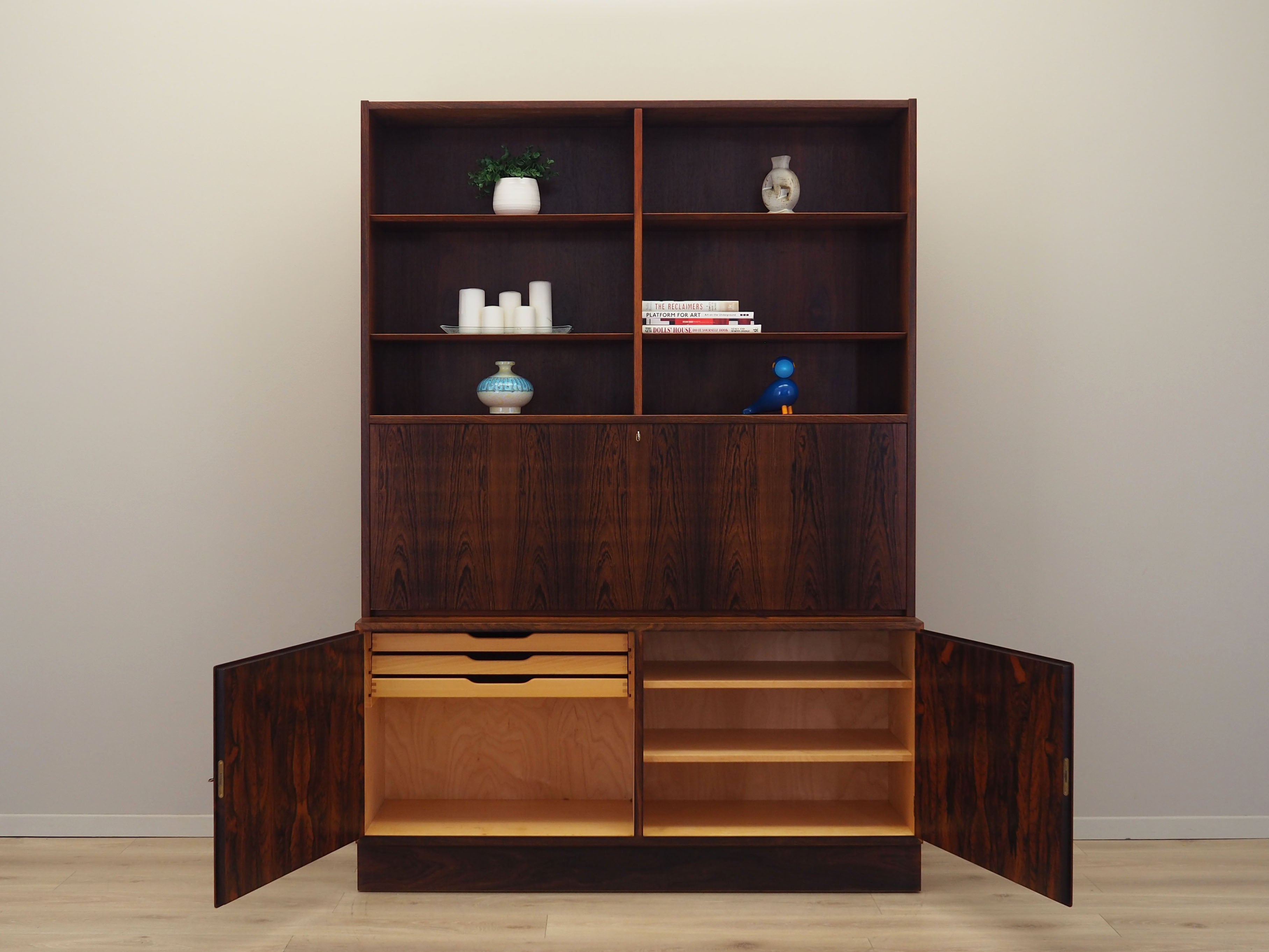 Rosewood_bookcase_Danish_design_1970s_designer_Carlo_Jensen_production_Hundevad