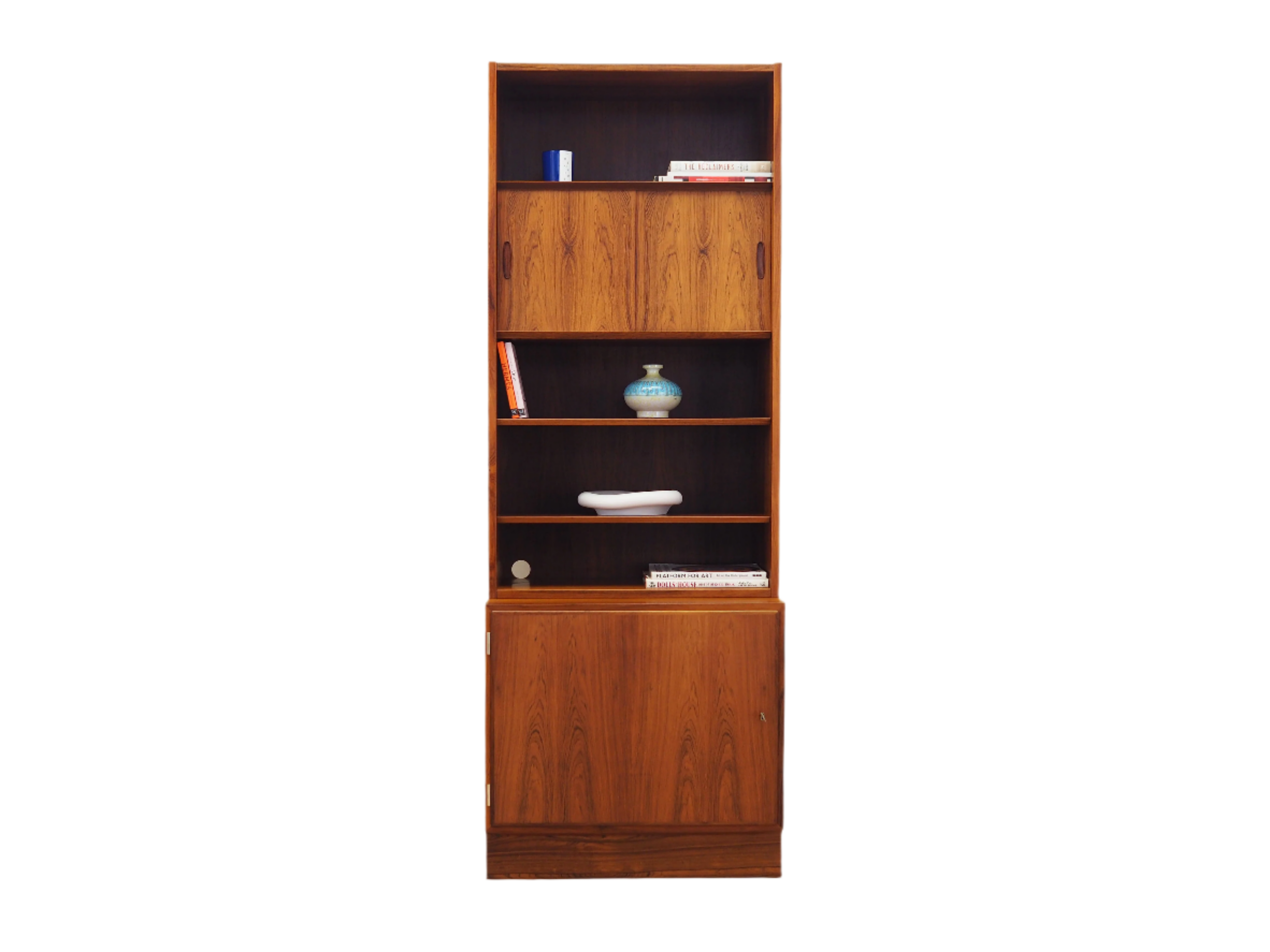 Rosewood_bookcase_in_Danish_design_1970s_production_Hundevad