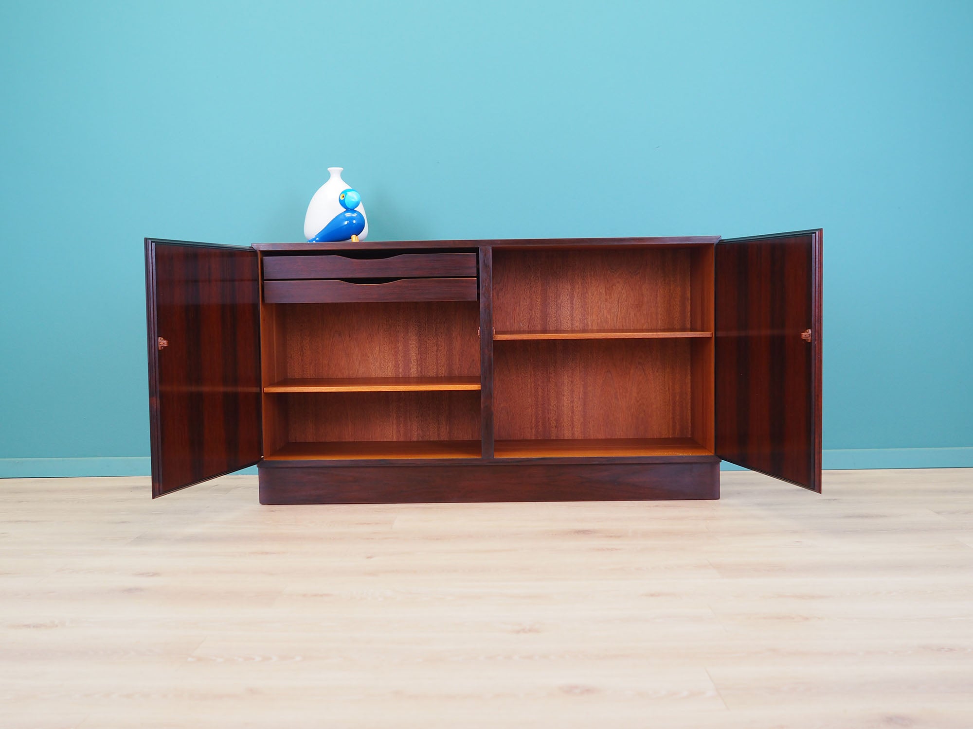 Rosewood_cabinet_Danish_design_1960s_manufacturer_Omann_Jun