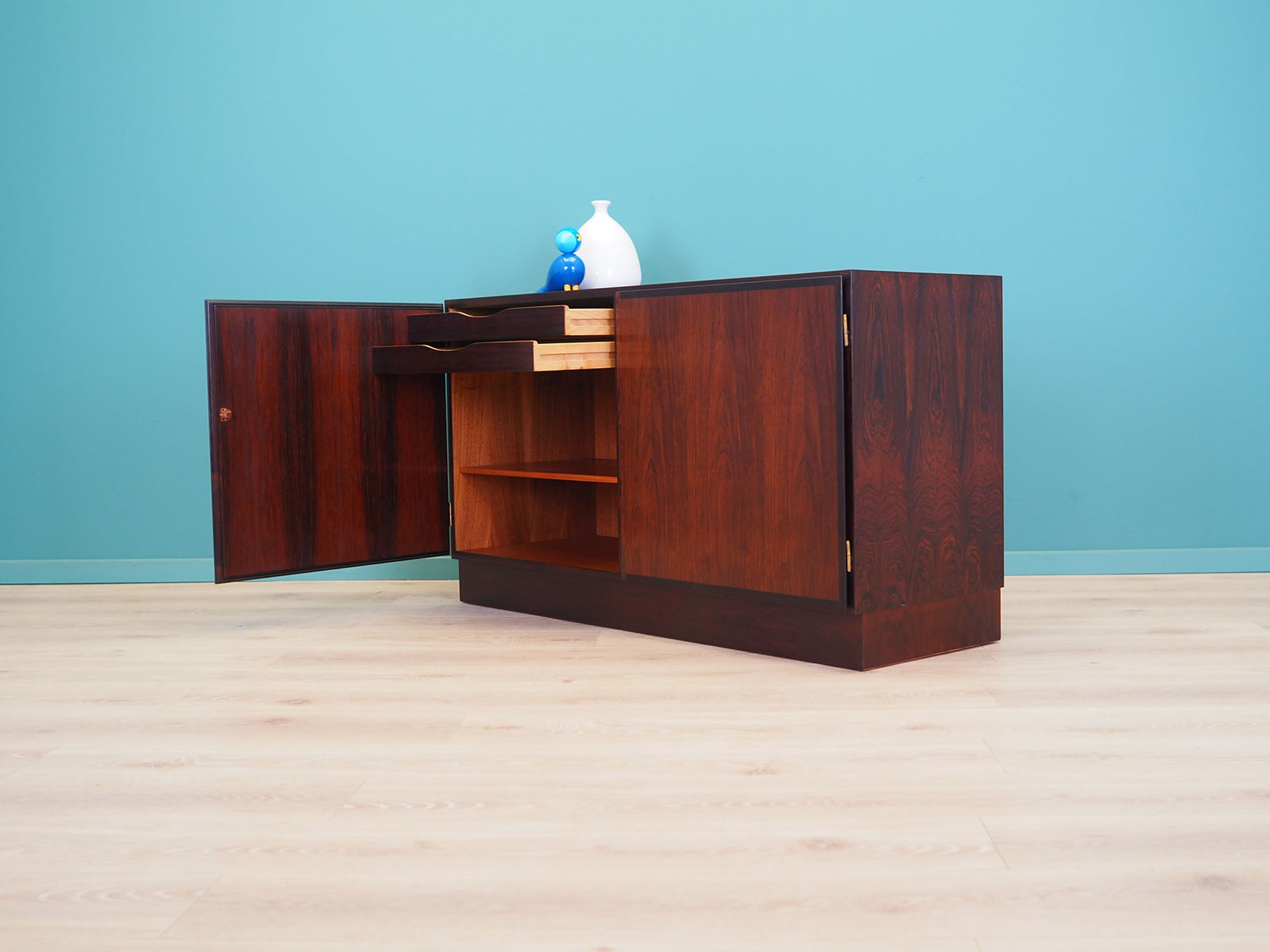 Rosewood_cabinet_Danish_design_1960s_manufacturer_Omann_Jun