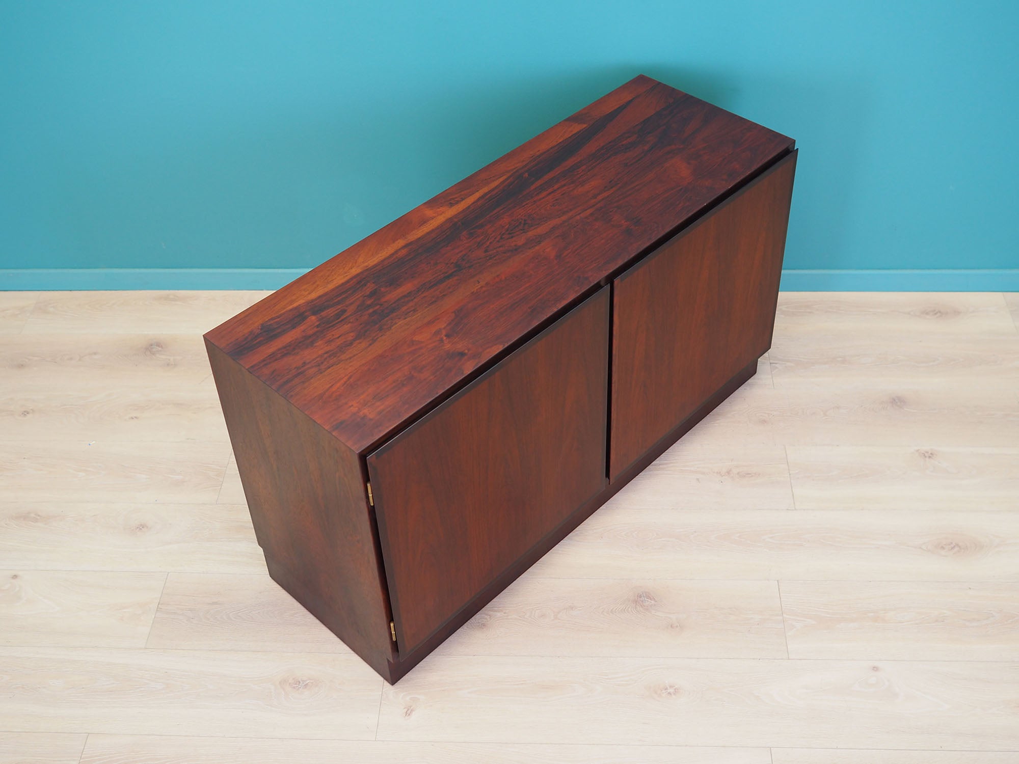 Rosewood_cabinet_Danish_design_1960s_manufacturer_Omann_Jun