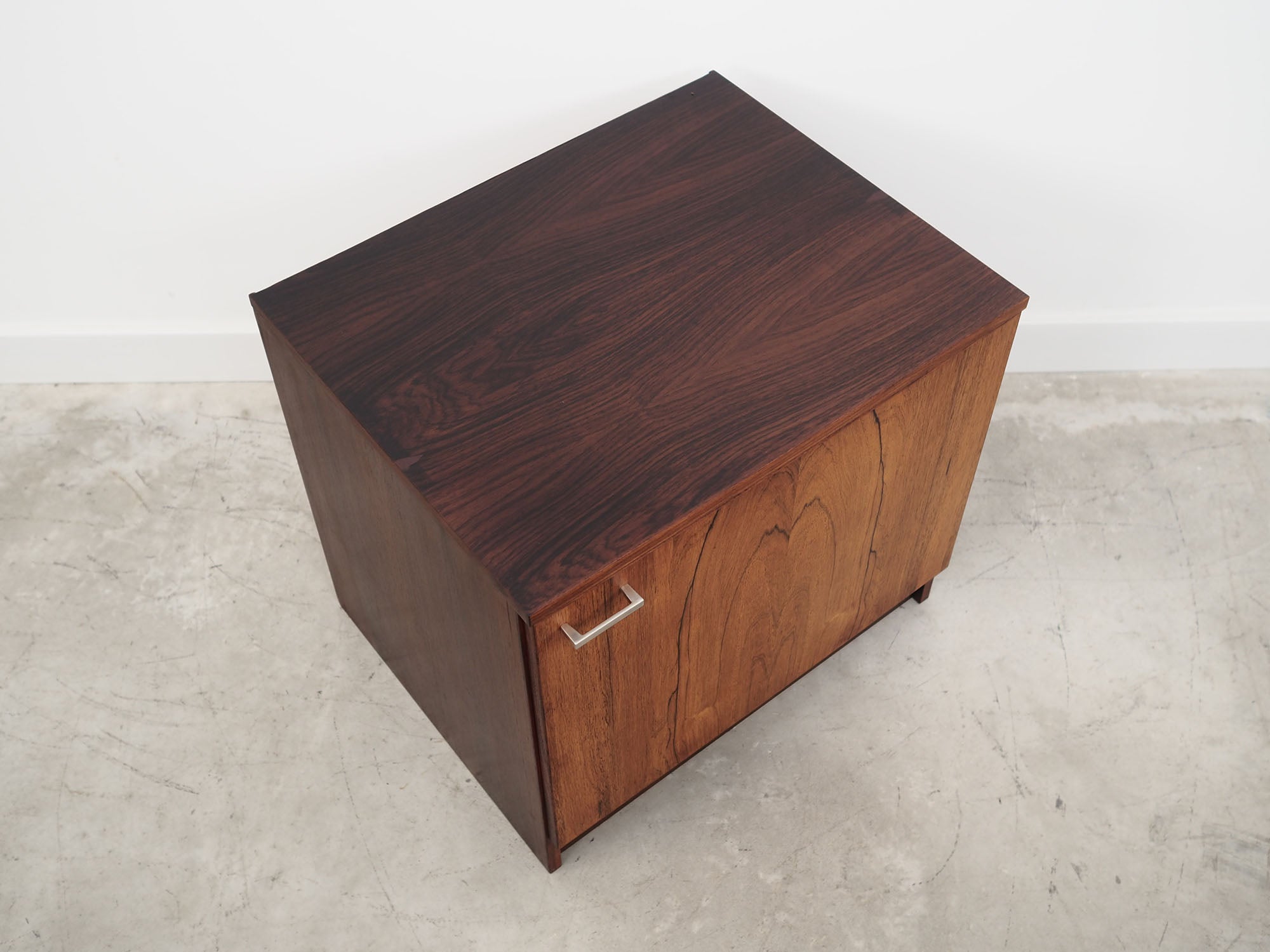 Rosewood_cabinet_Danish_design_1960s_production_Denmark