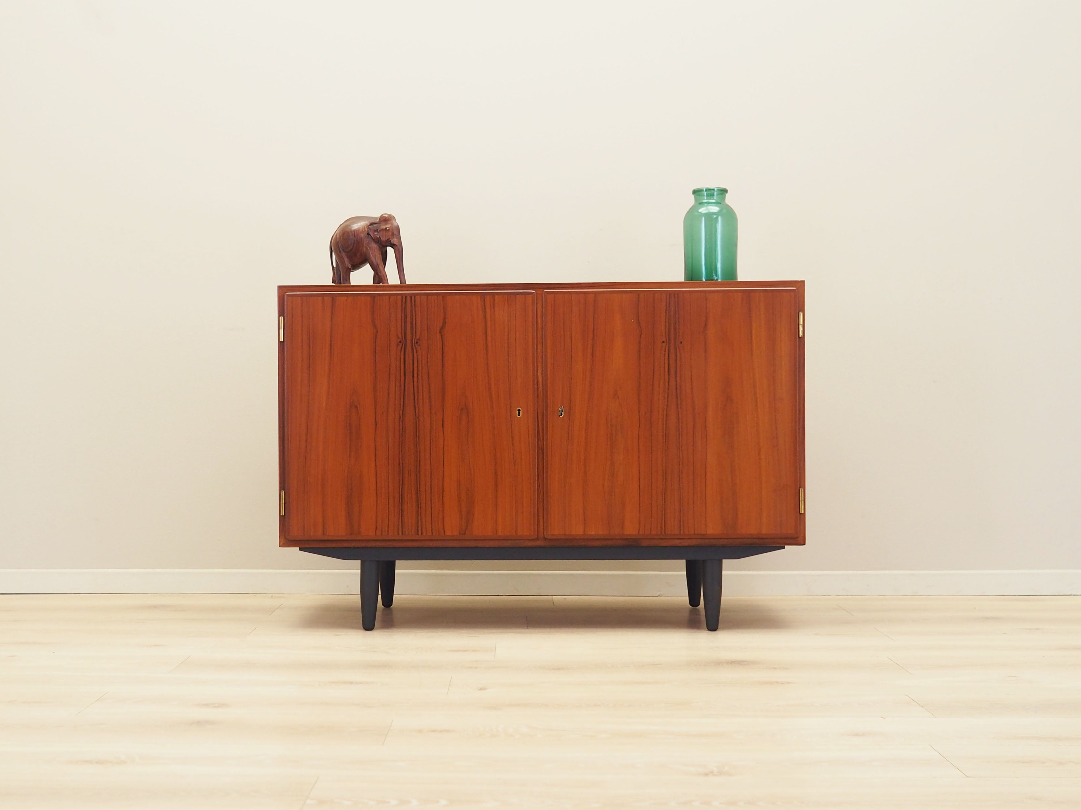 Rosewood_cabinet_Danish_design_1970s_designer_Carlo_Jensen_production_Hundevad