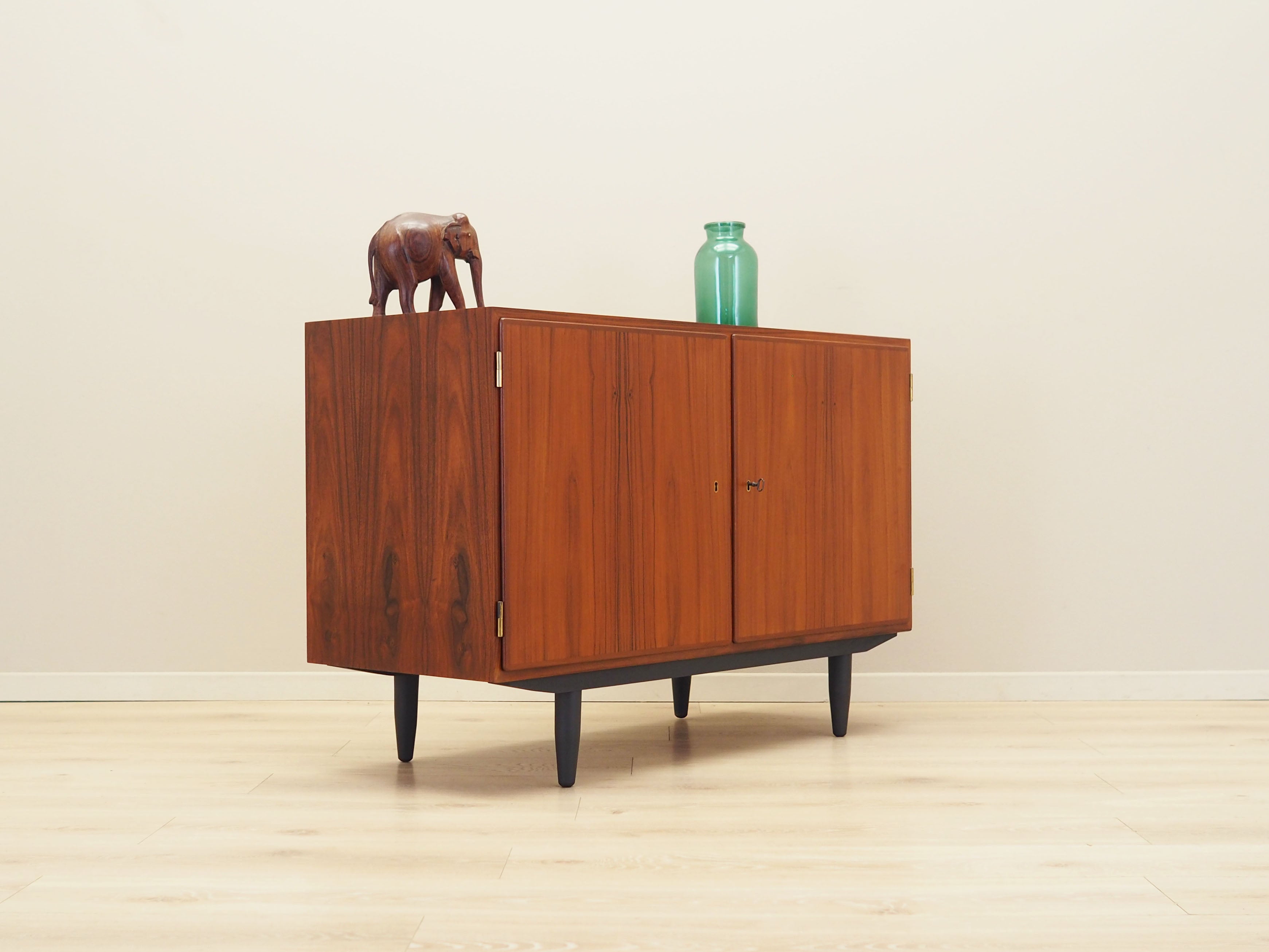 Rosewood_cabinet_Danish_design_1970s_designer_Carlo_Jensen_production_Hundevad