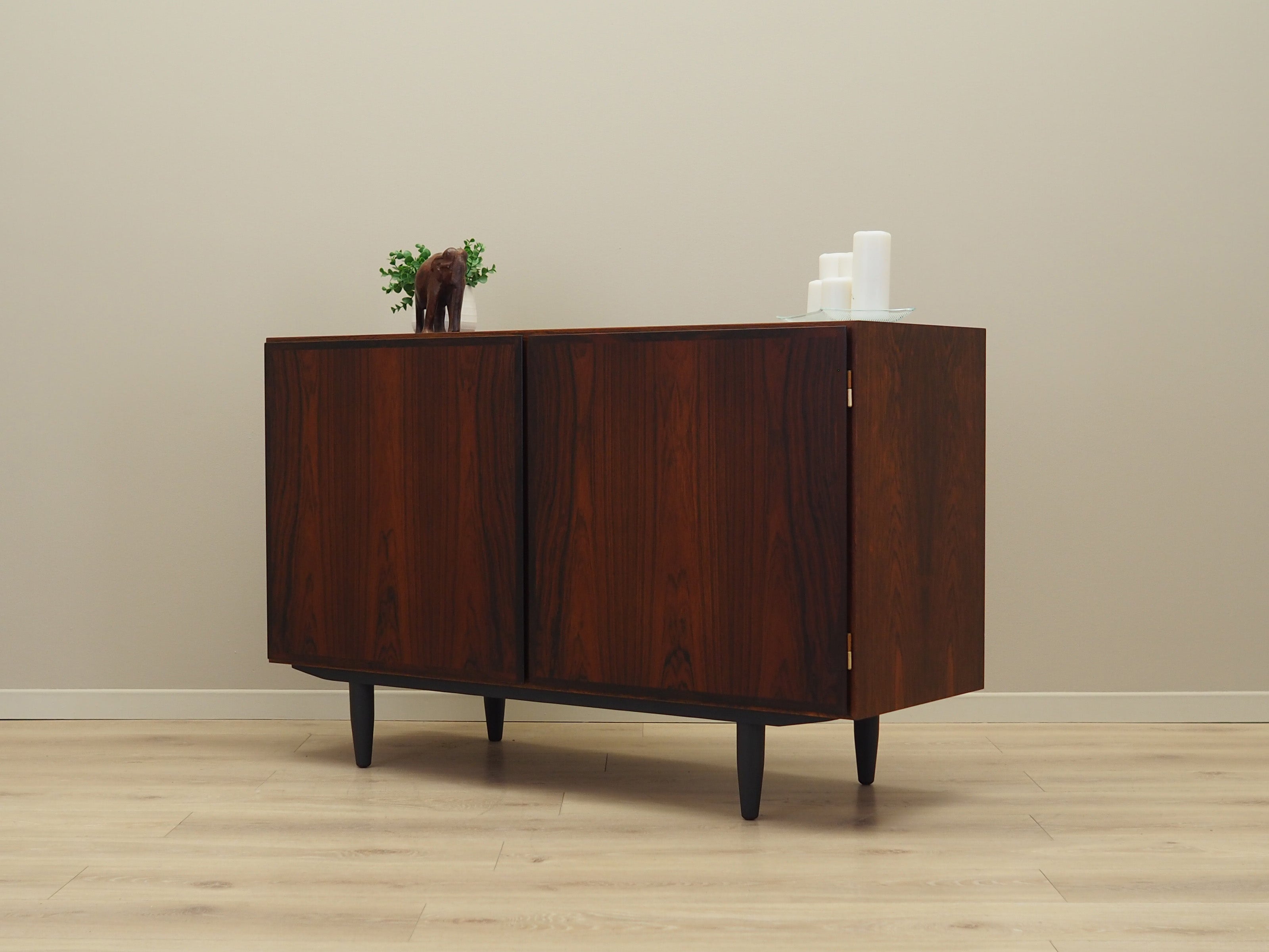 Rosewood_cabinet_Danish_design_1970s_manufactured_by_Omann_Jun