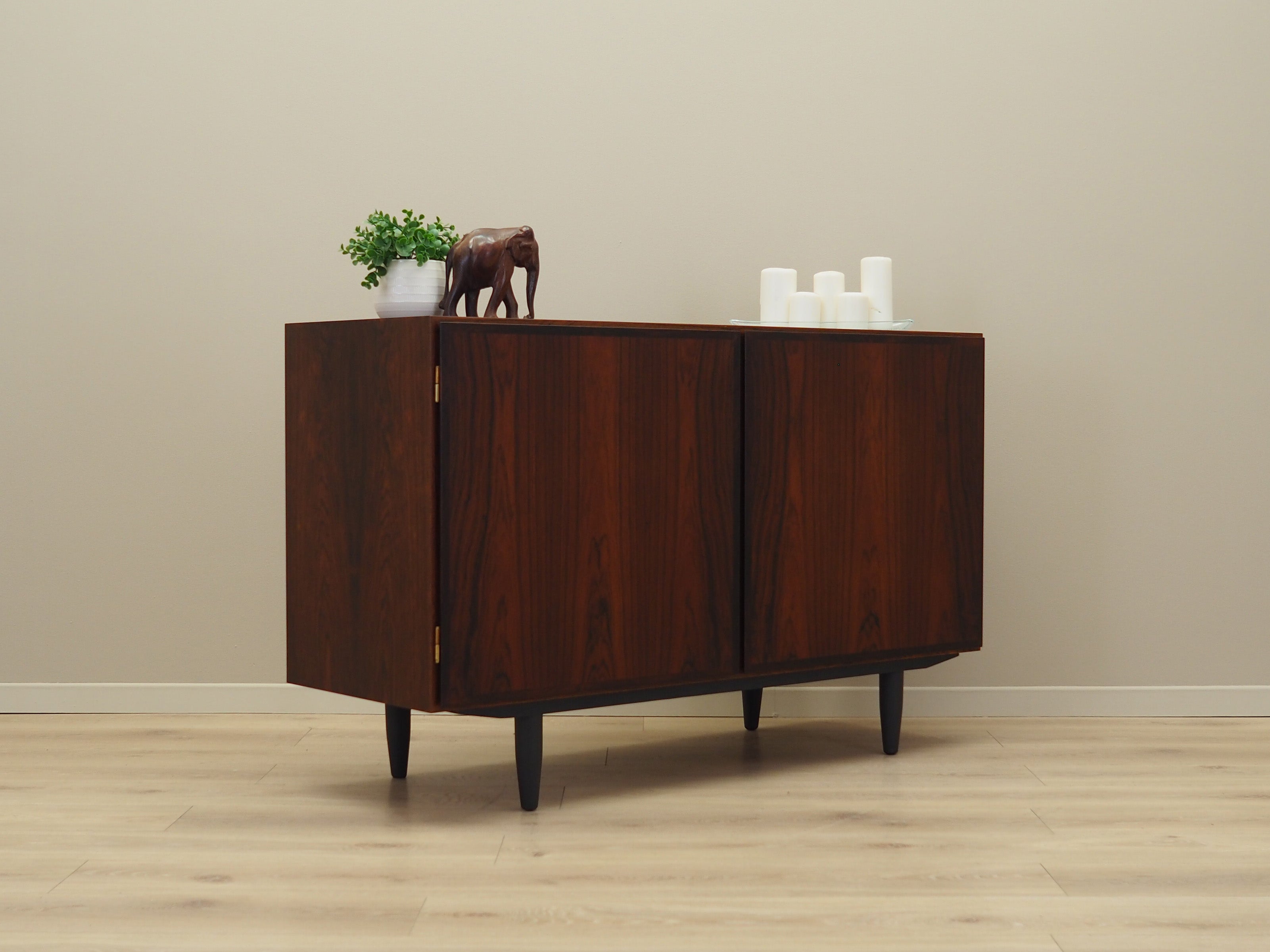 Rosewood_cabinet_Danish_design_1970s_manufactured_by_Omann_Jun