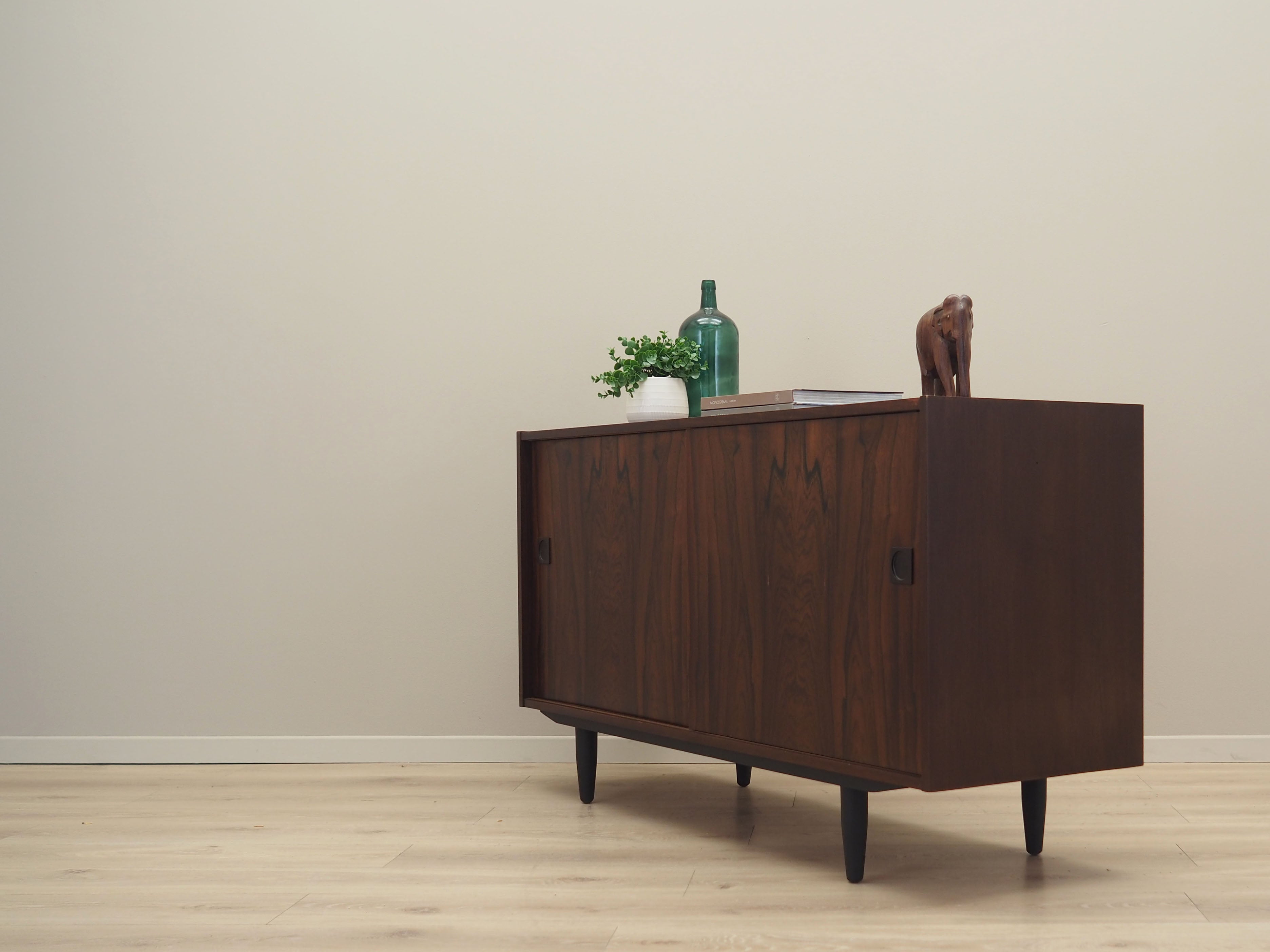 Rosewood_cabinet_Danish_design_1970s_manufacturer_Fars_M_belfabrik