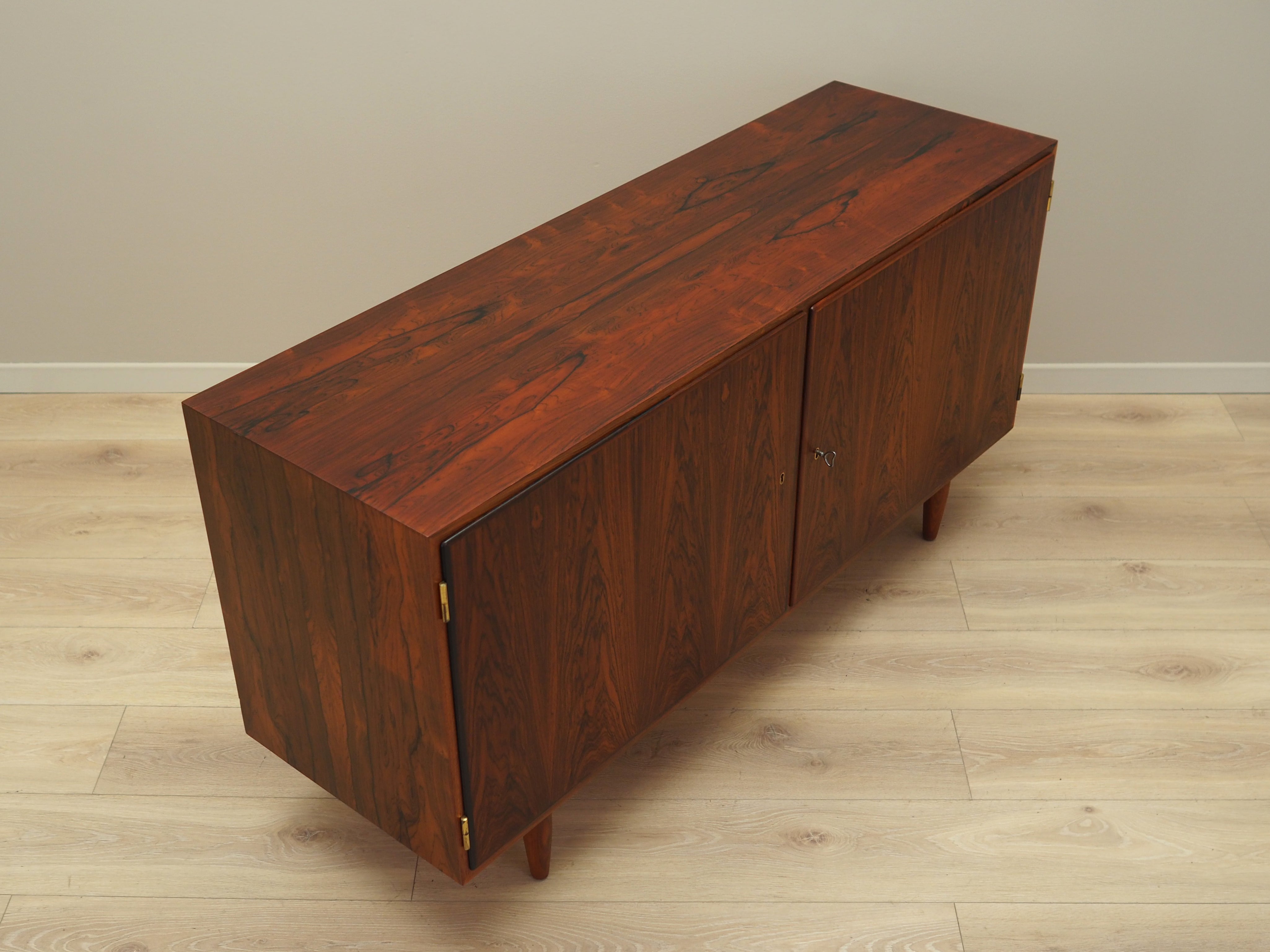 Rosewood_cabinet_Danish_design_from_1970s_designer_Carlo_Jensen_production_Hundevad