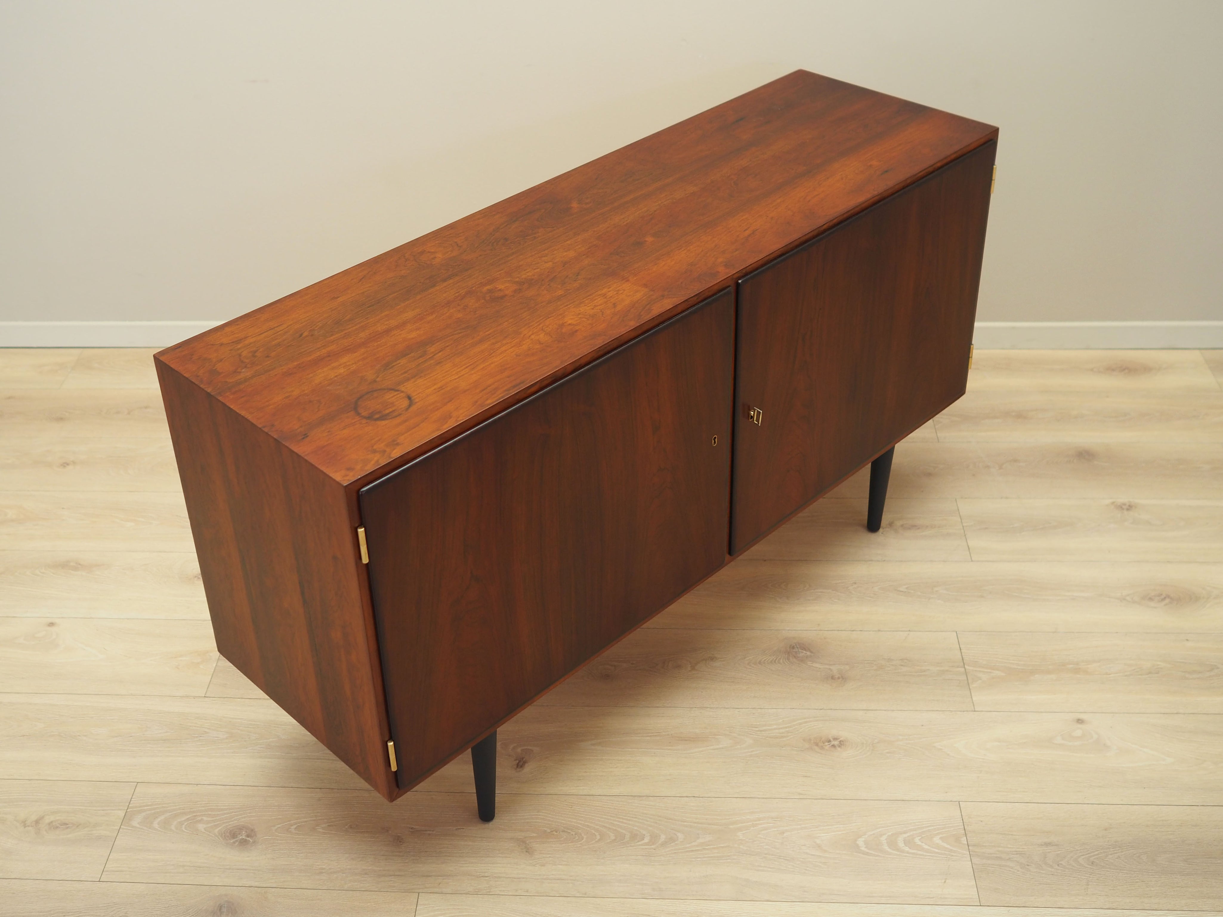 Rosewood_cabinet_in_Danish_design_1970s_designer_Carlo_Jensen_production_Hundevad