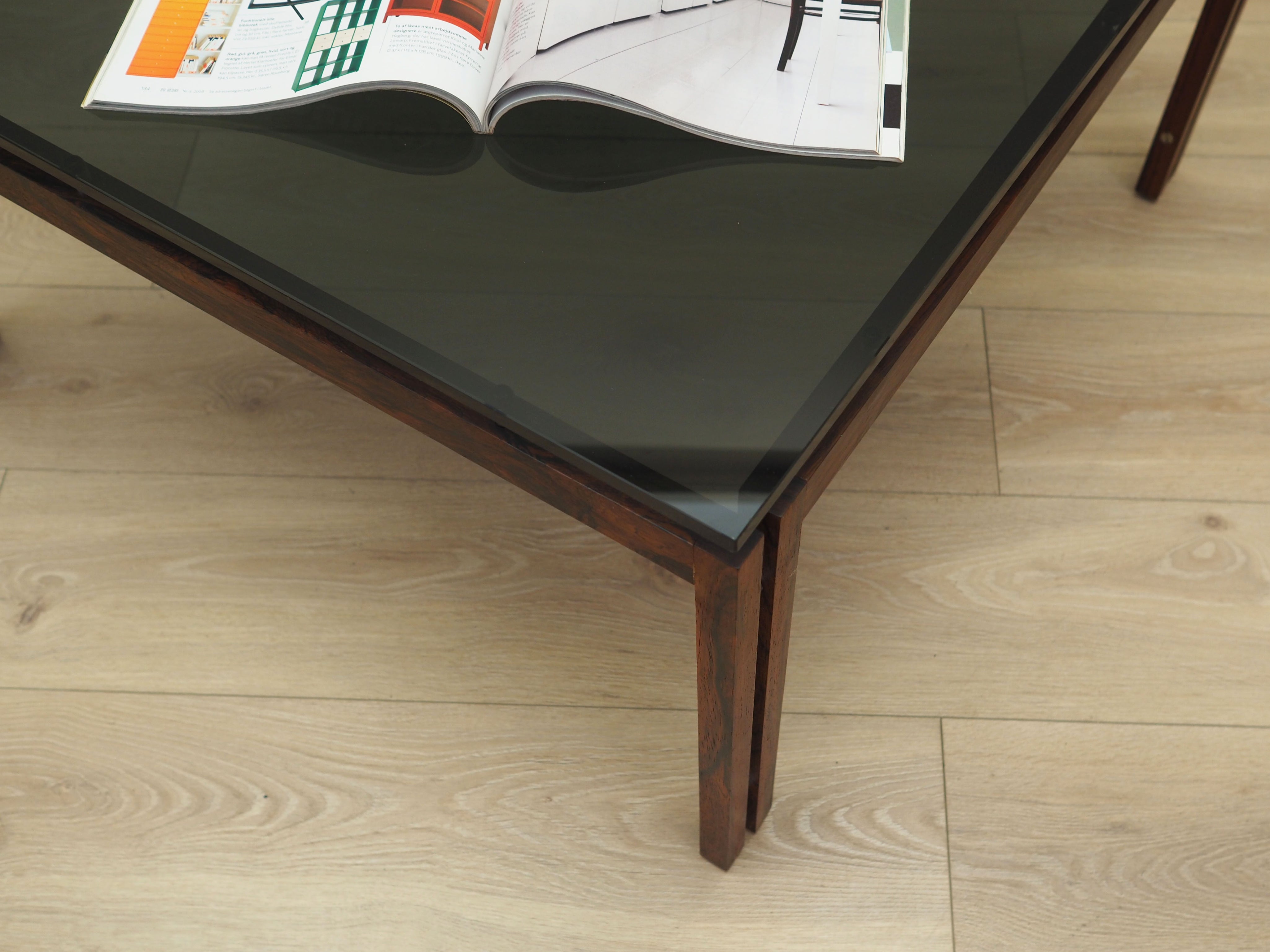 Rosewood_coffee_table_Danish_design_1970s_production_Denmark