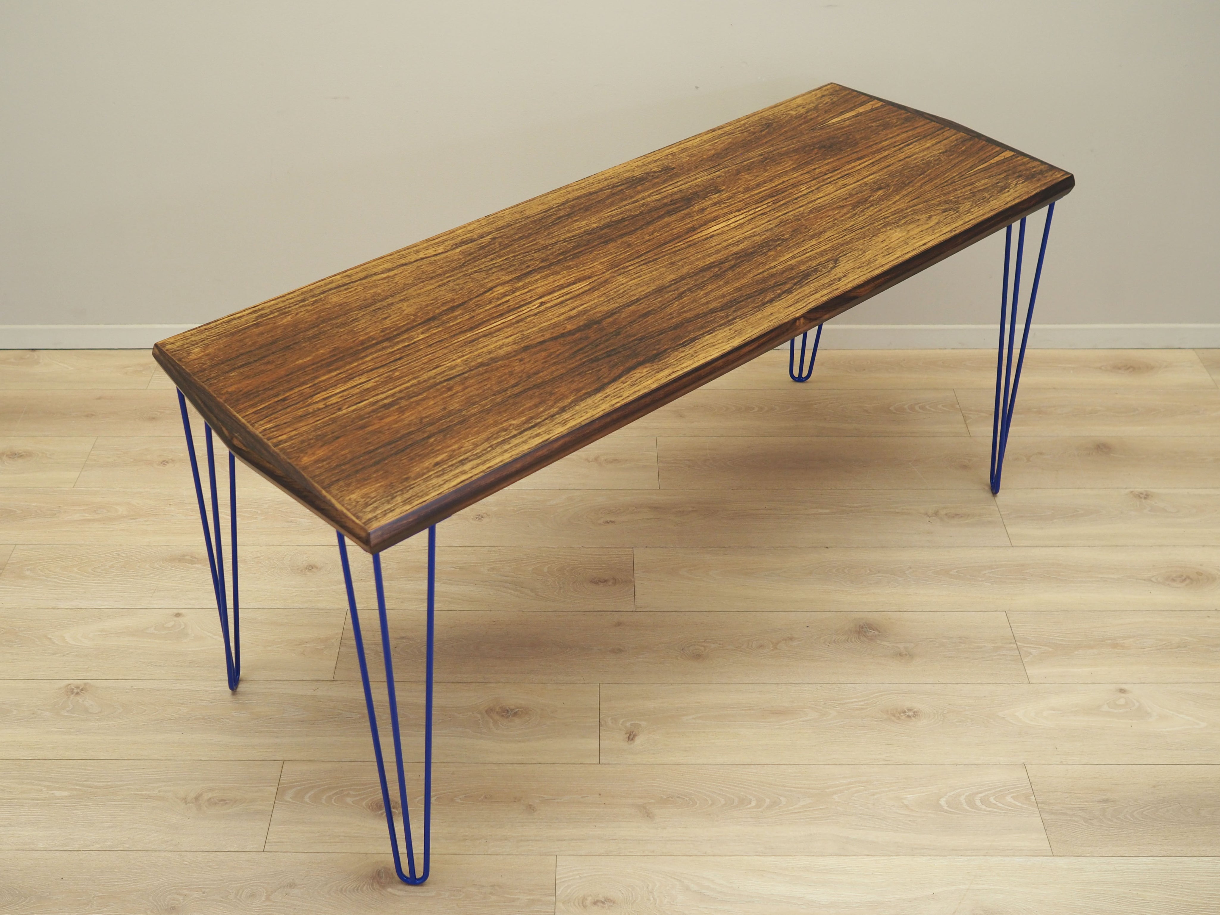 Rosewood_desk_Danish_design_1970s_production_Denmark