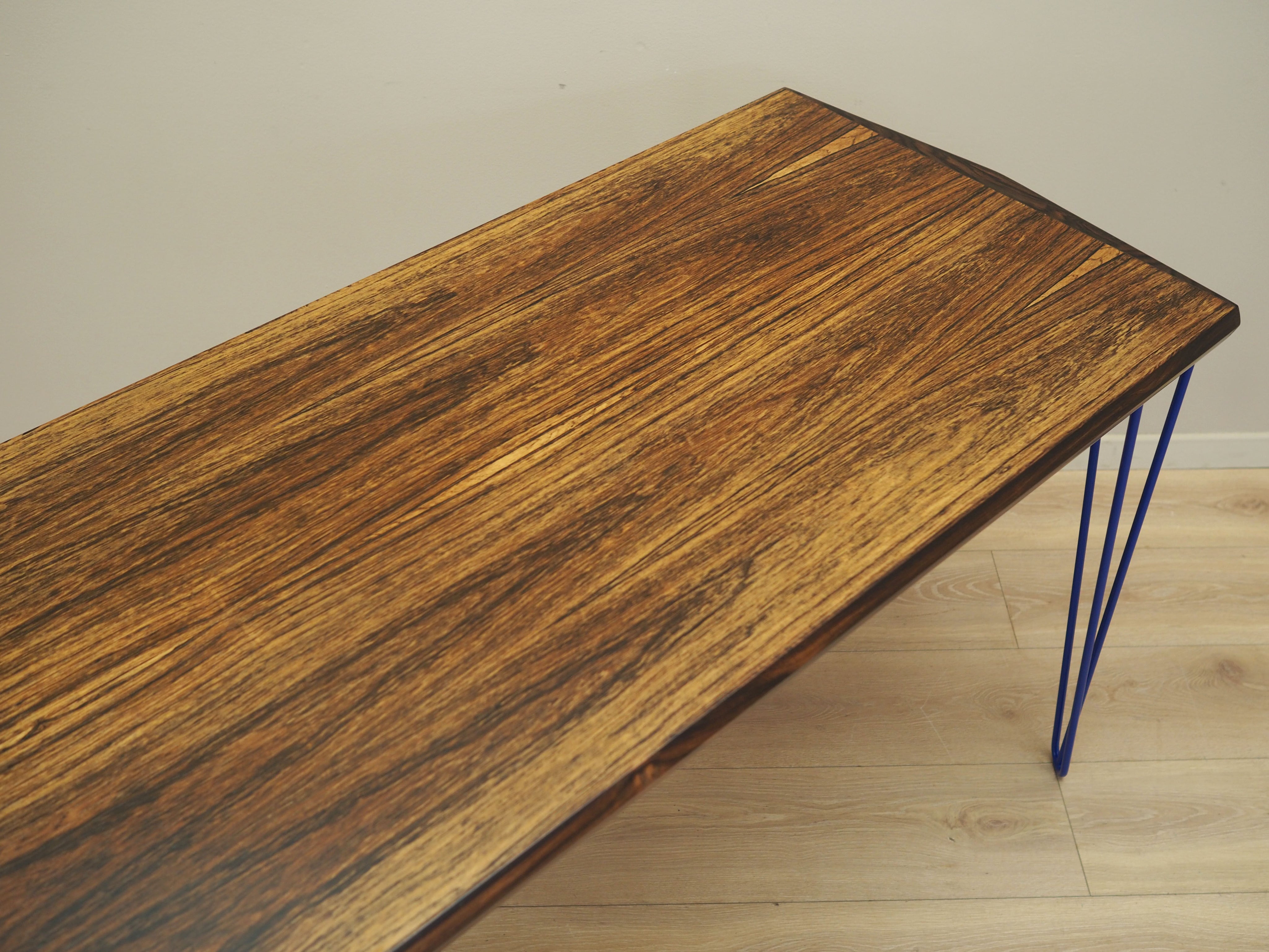 Rosewood_desk_Danish_design_1970s_production_Denmark