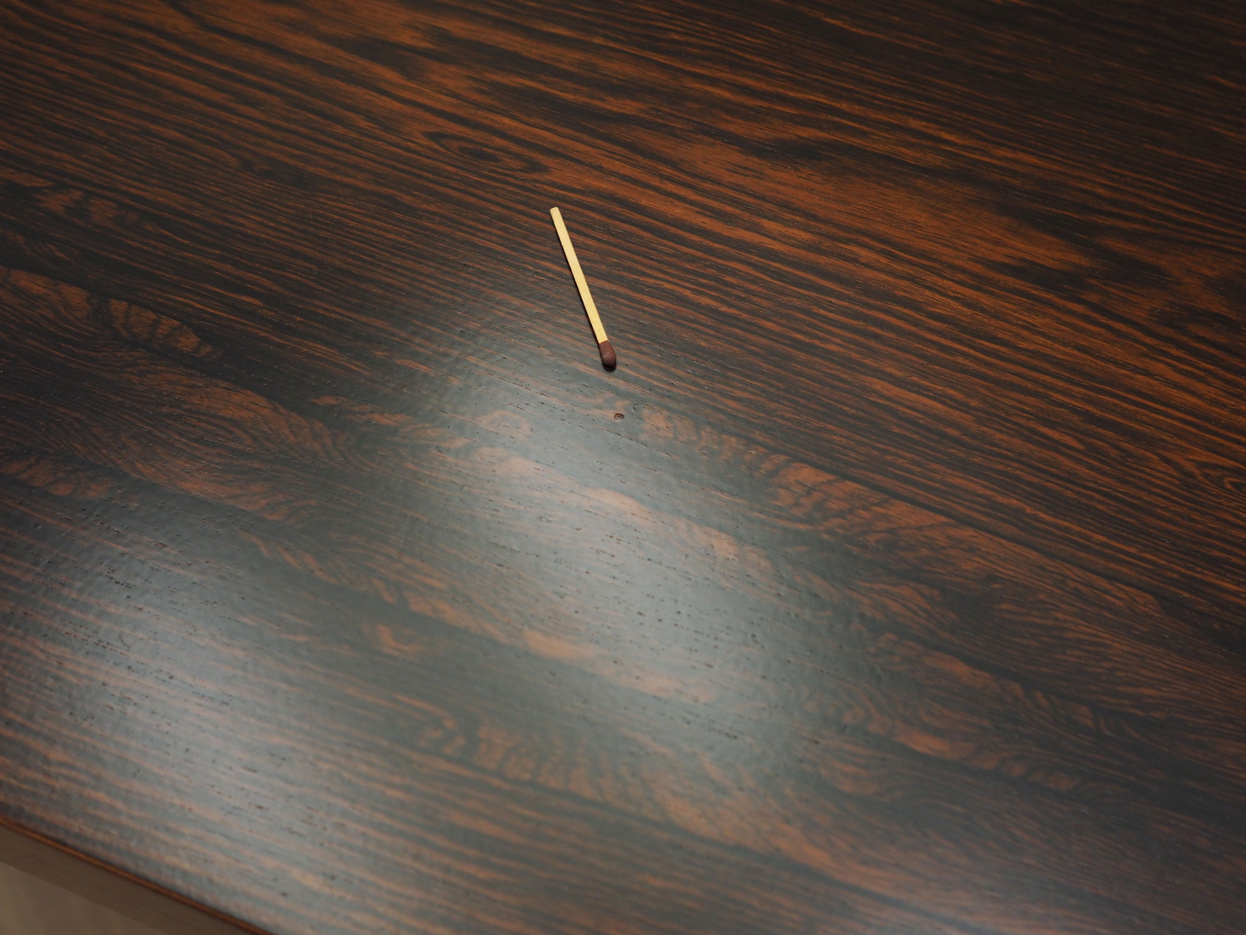 Rosewood_desk_in_Danish_design_1970s_production_Denmark