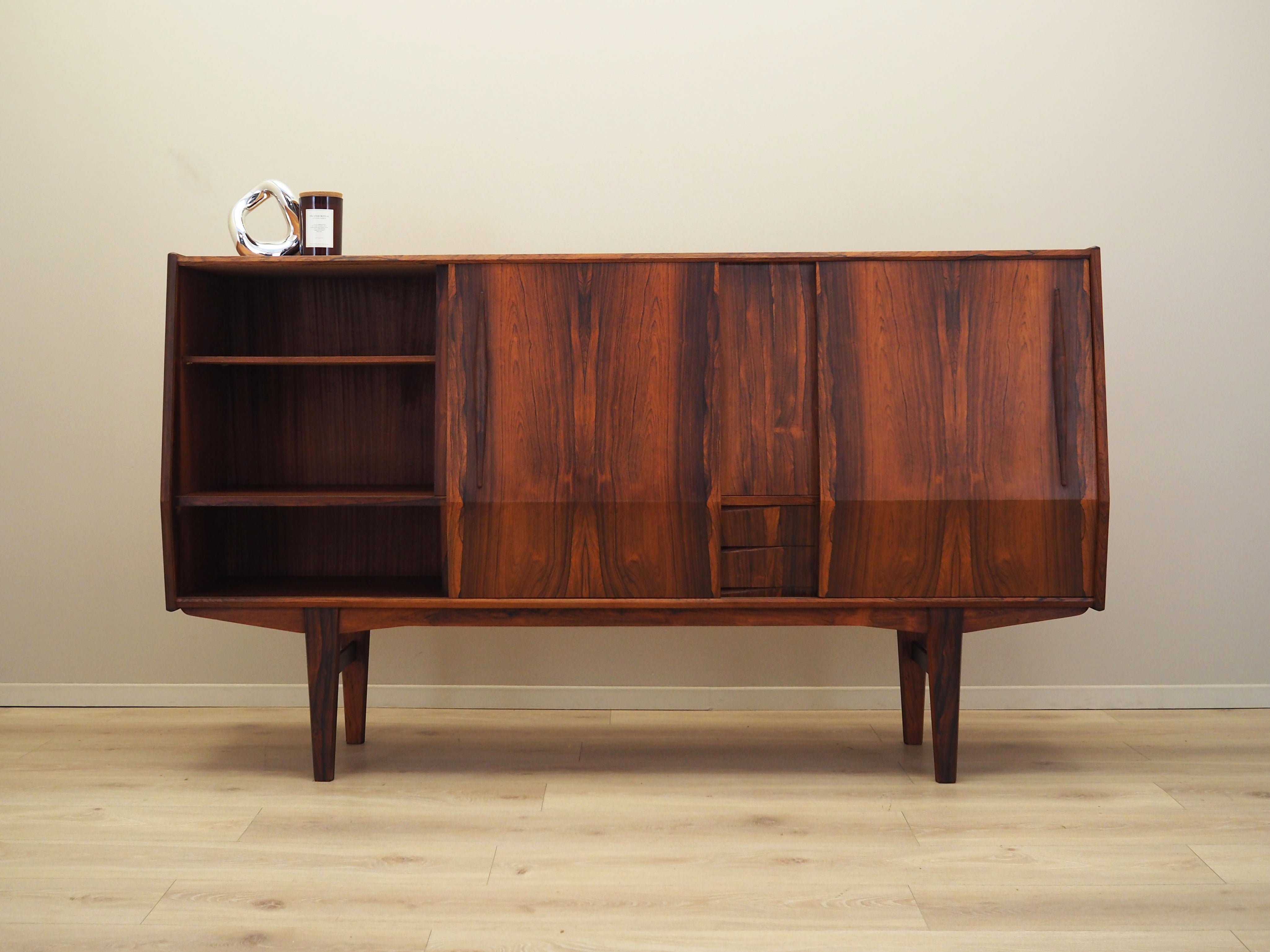Rosewood_highboard_Danish_design_1970s_production_Denmark