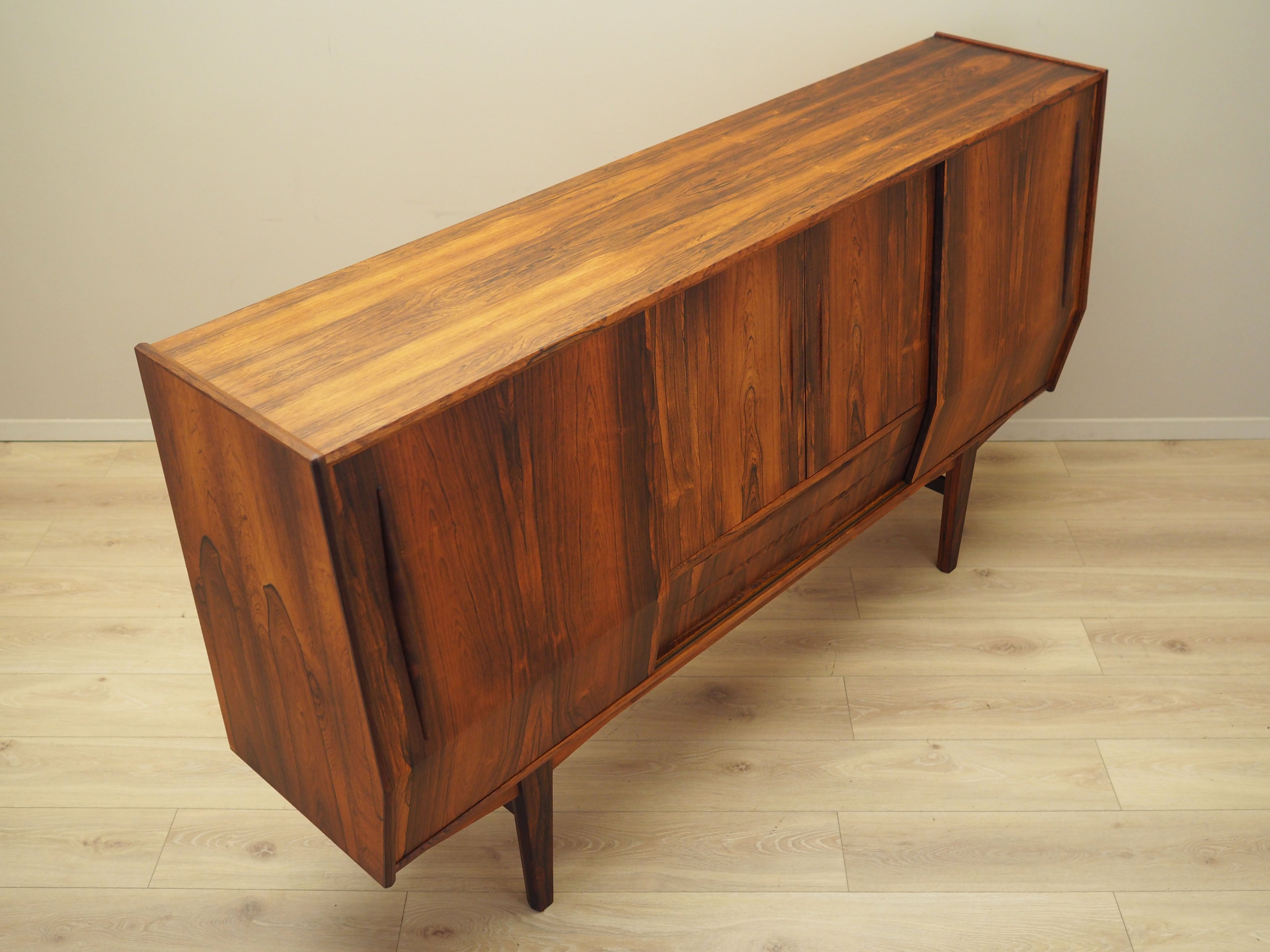Rosewood_highboard_Danish_design_1970s_production_Denmark