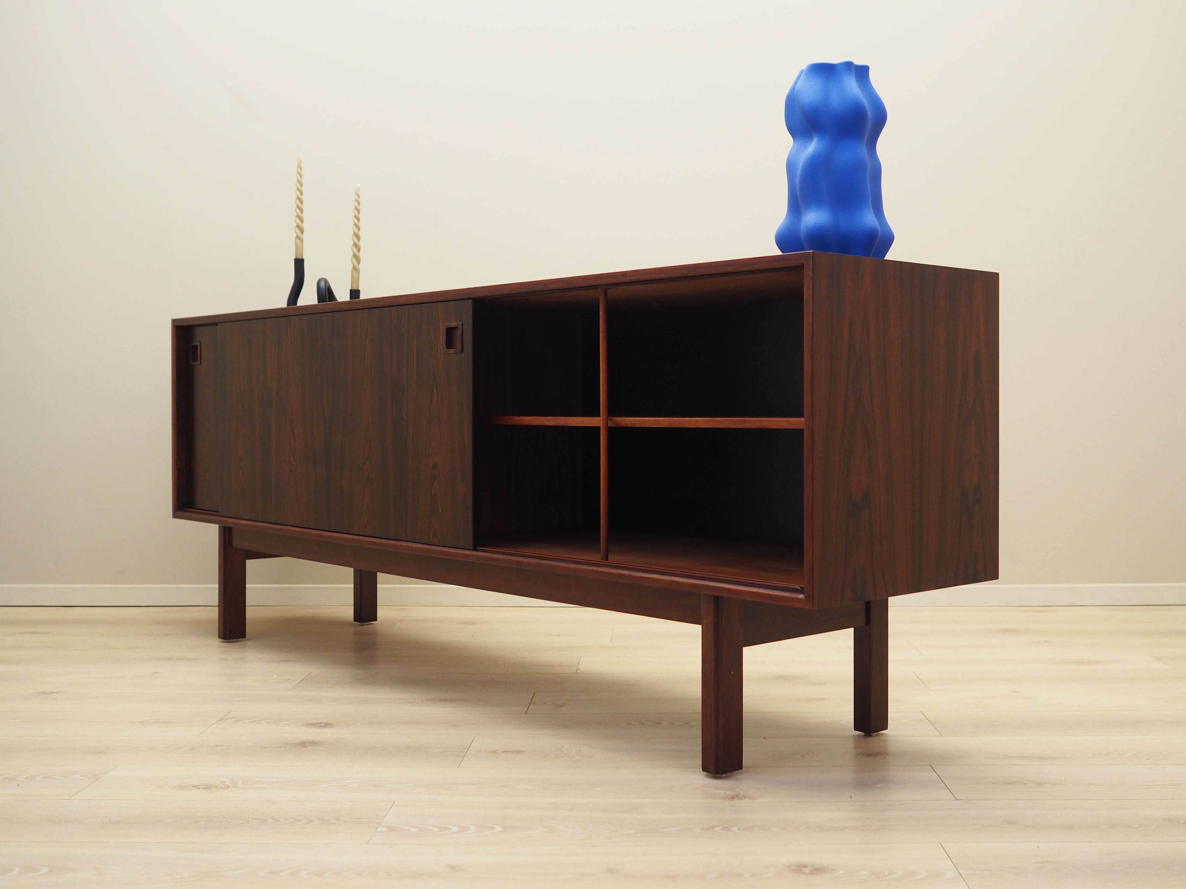 Rosewood_sideboard_Danish_design_1970s_manufacturer_Omann_Jun