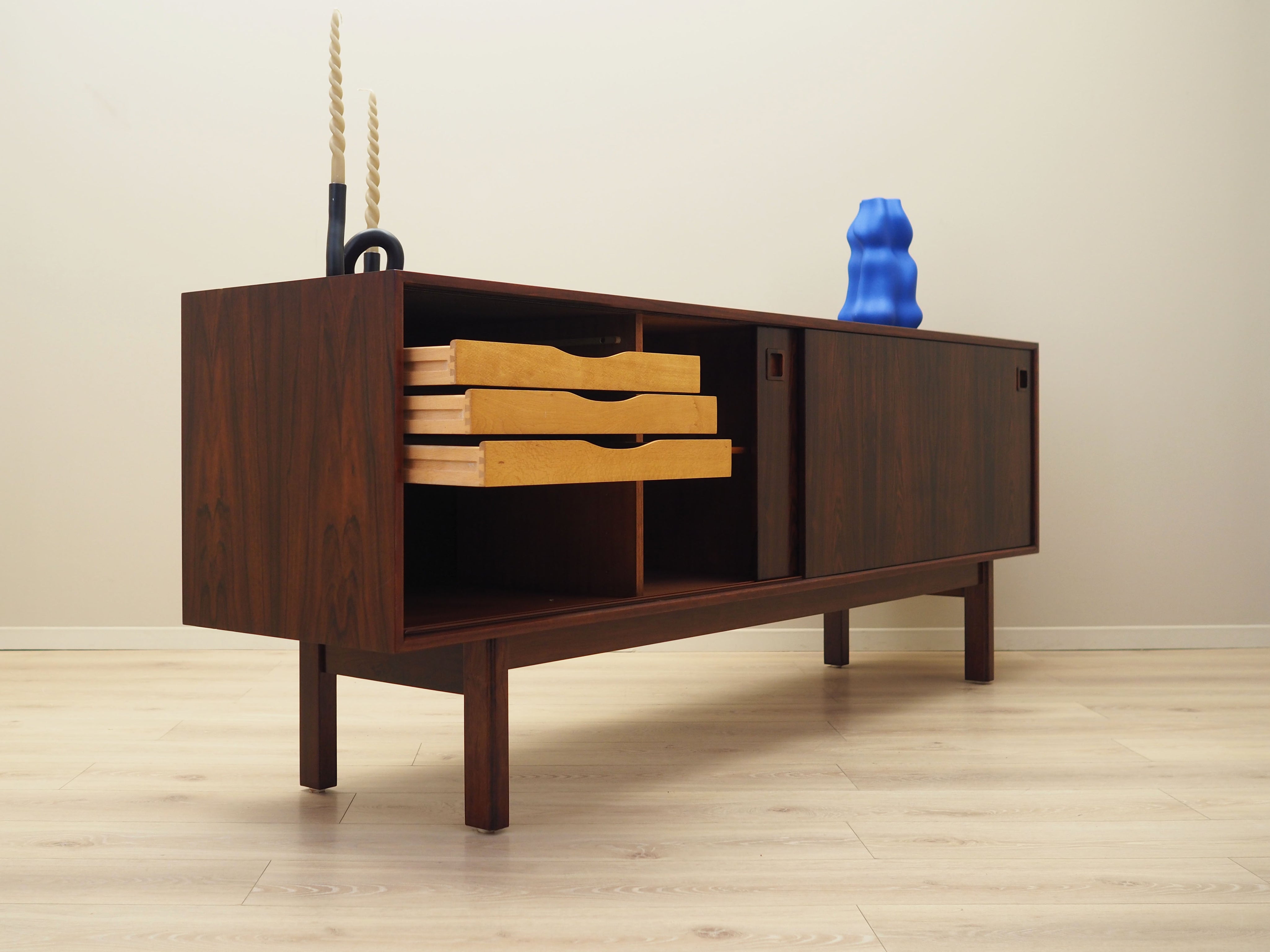 Rosewood_sideboard_Danish_design_1970s_manufacturer_Omann_Jun