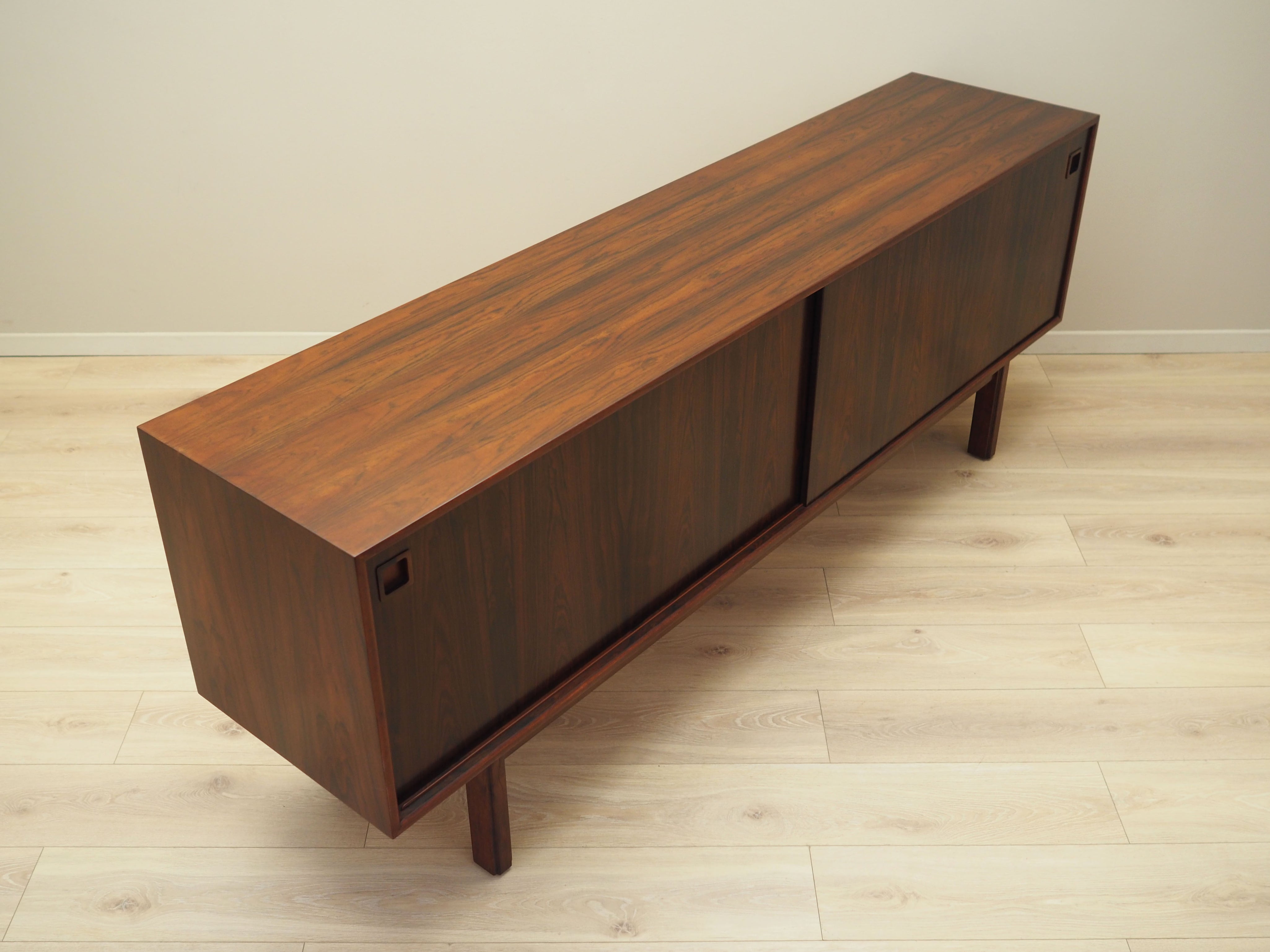 Rosewood_sideboard_Danish_design_1970s_manufacturer_Omann_Jun