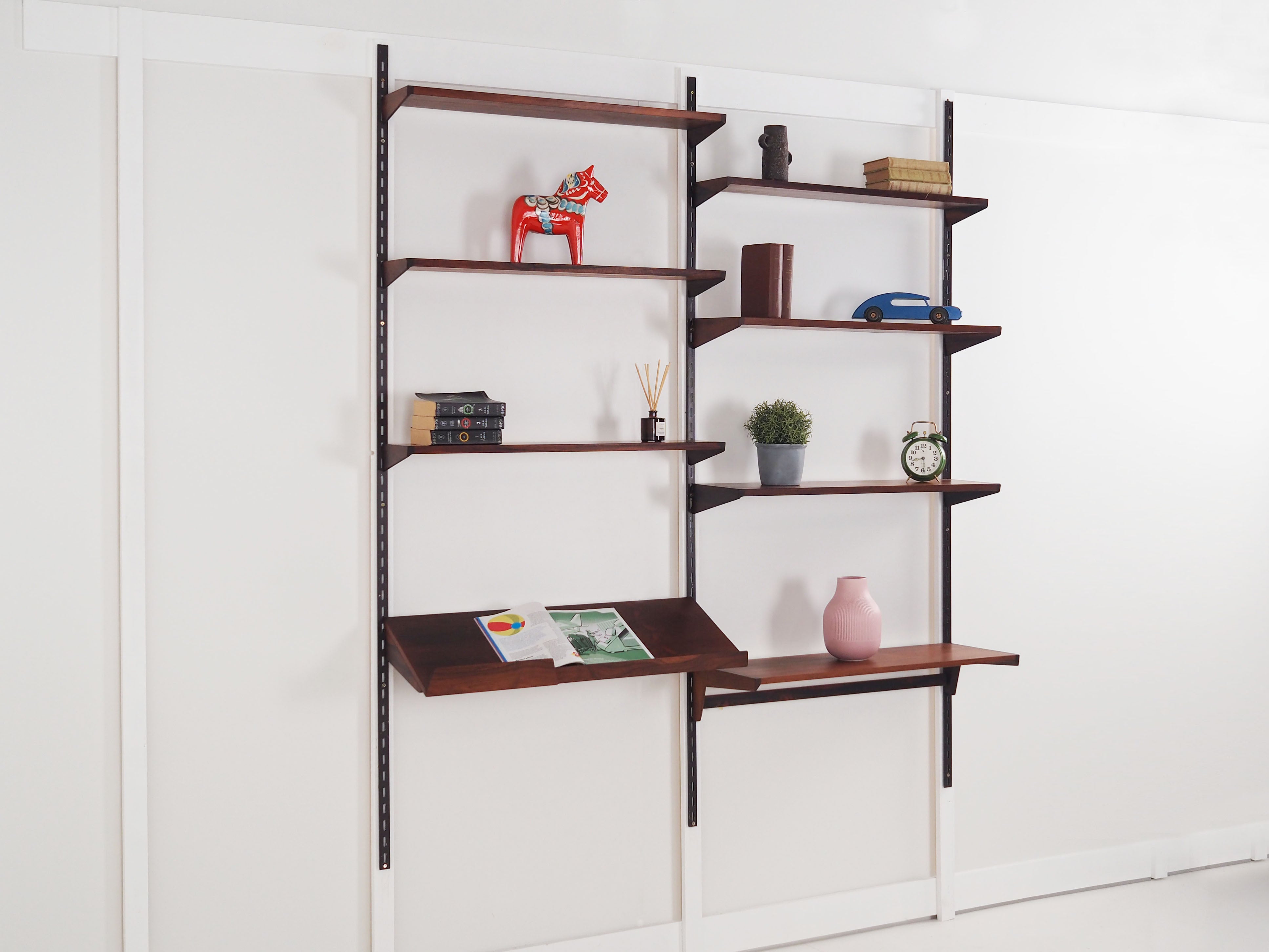 Rosewood_system_bookcase_Danish_design_1960s_designer_Kai_Kristiansen