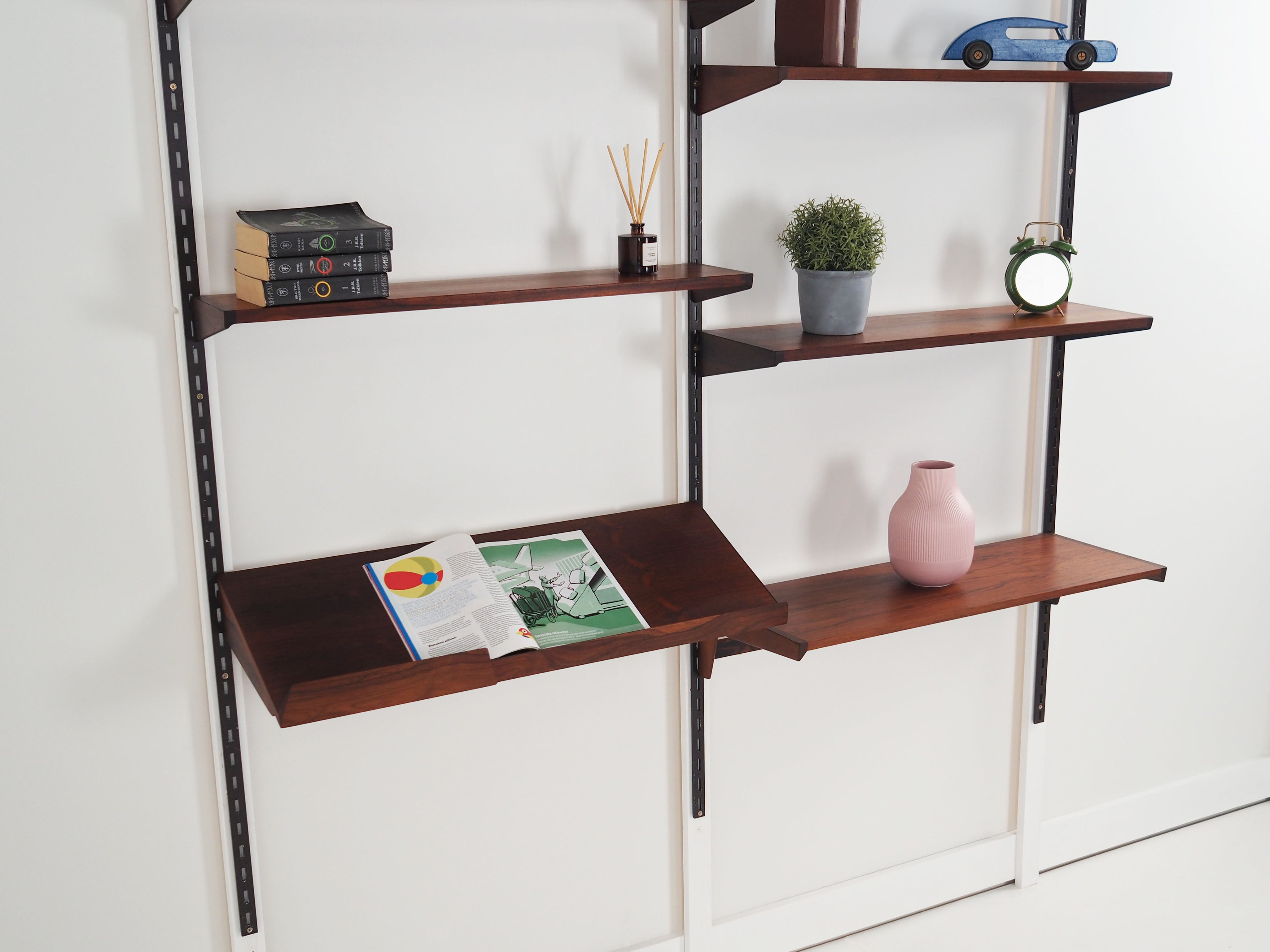 Rosewood_system_bookcase_Danish_design_1960s_designer_Kai_Kristiansen