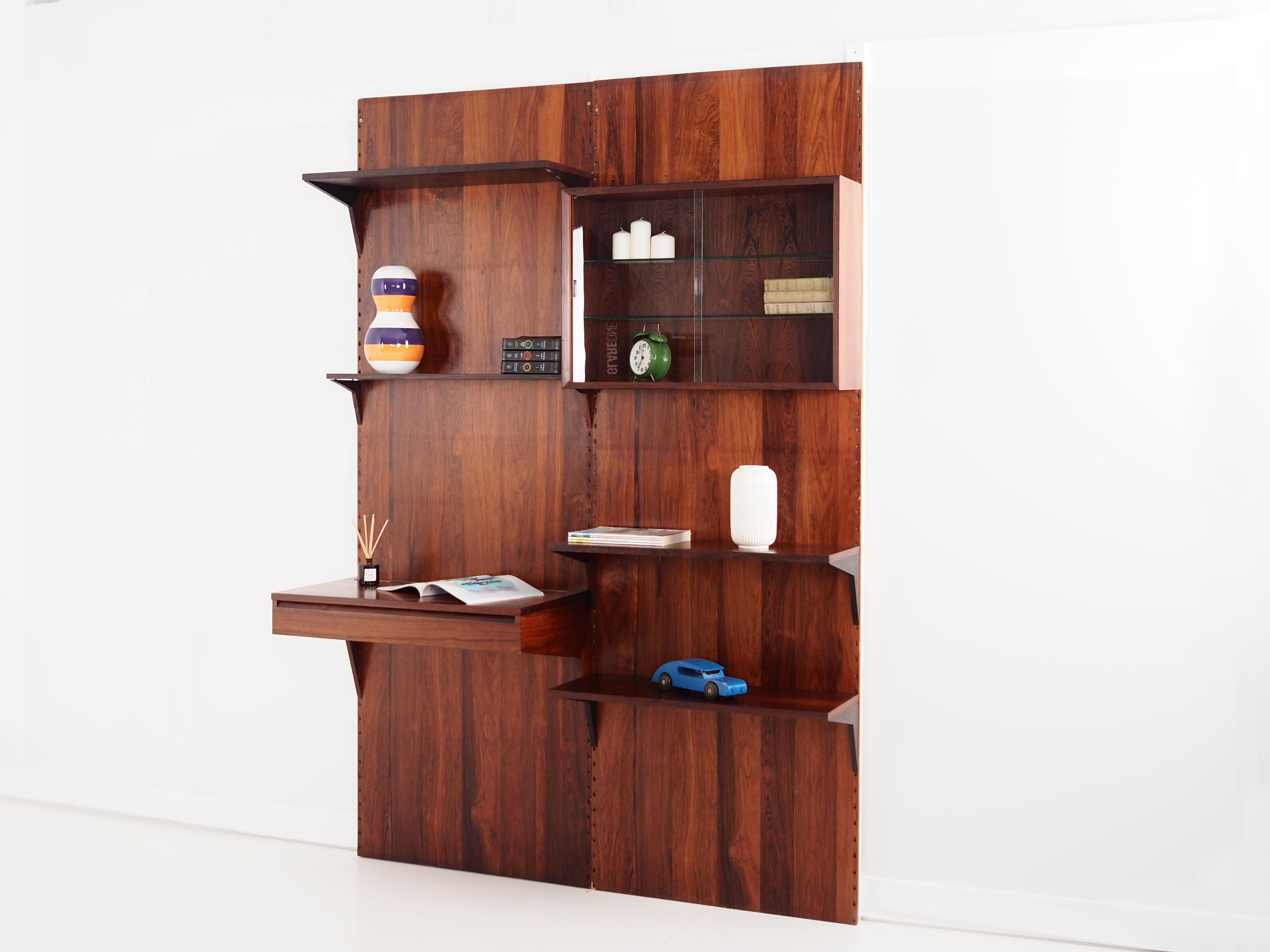 Rosewood_system_bookcase_Danish_design_1960s_designer_Poul_Cadovius