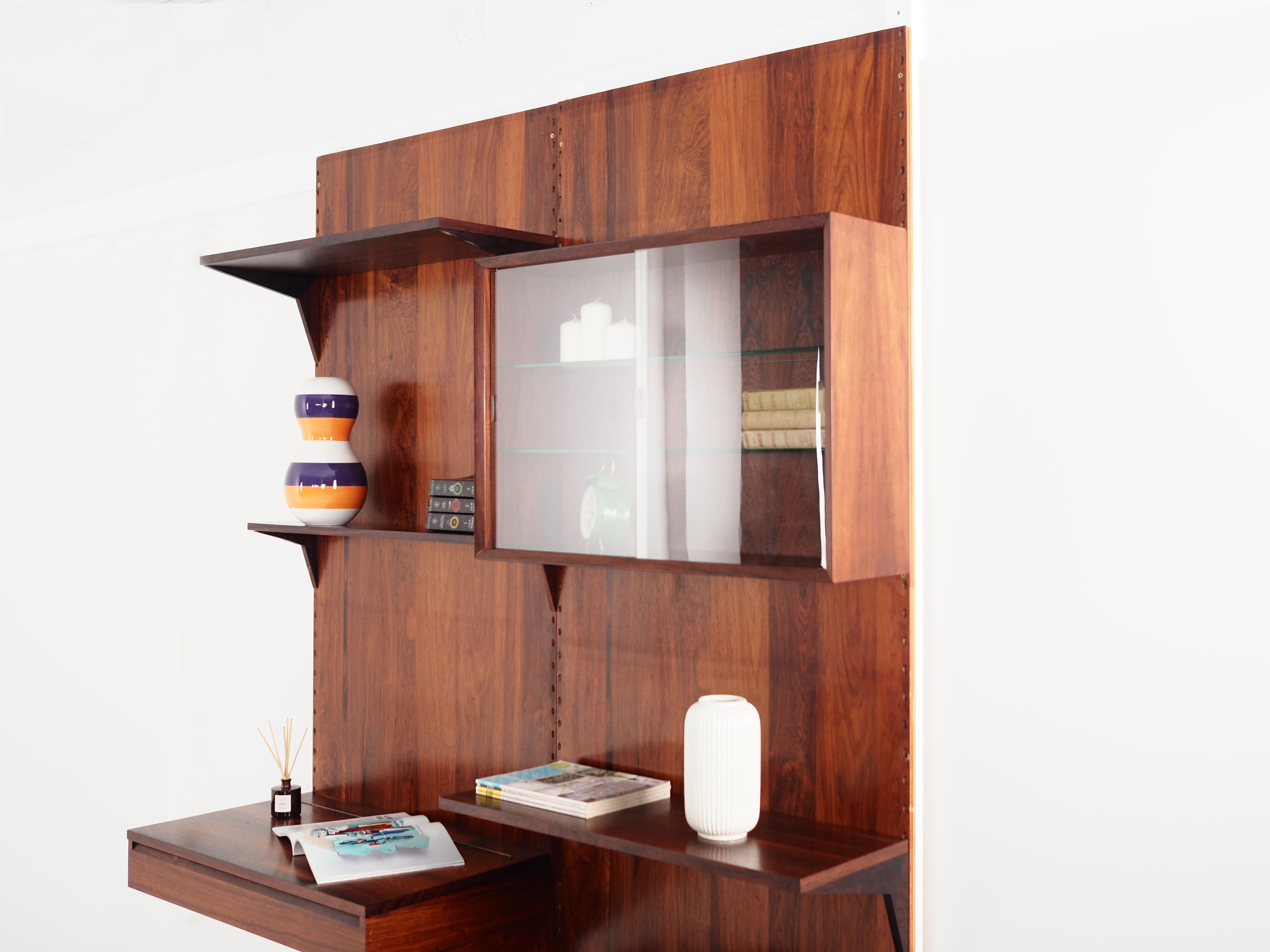 Rosewood_system_bookcase_Danish_design_1960s_designer_Poul_Cadovius