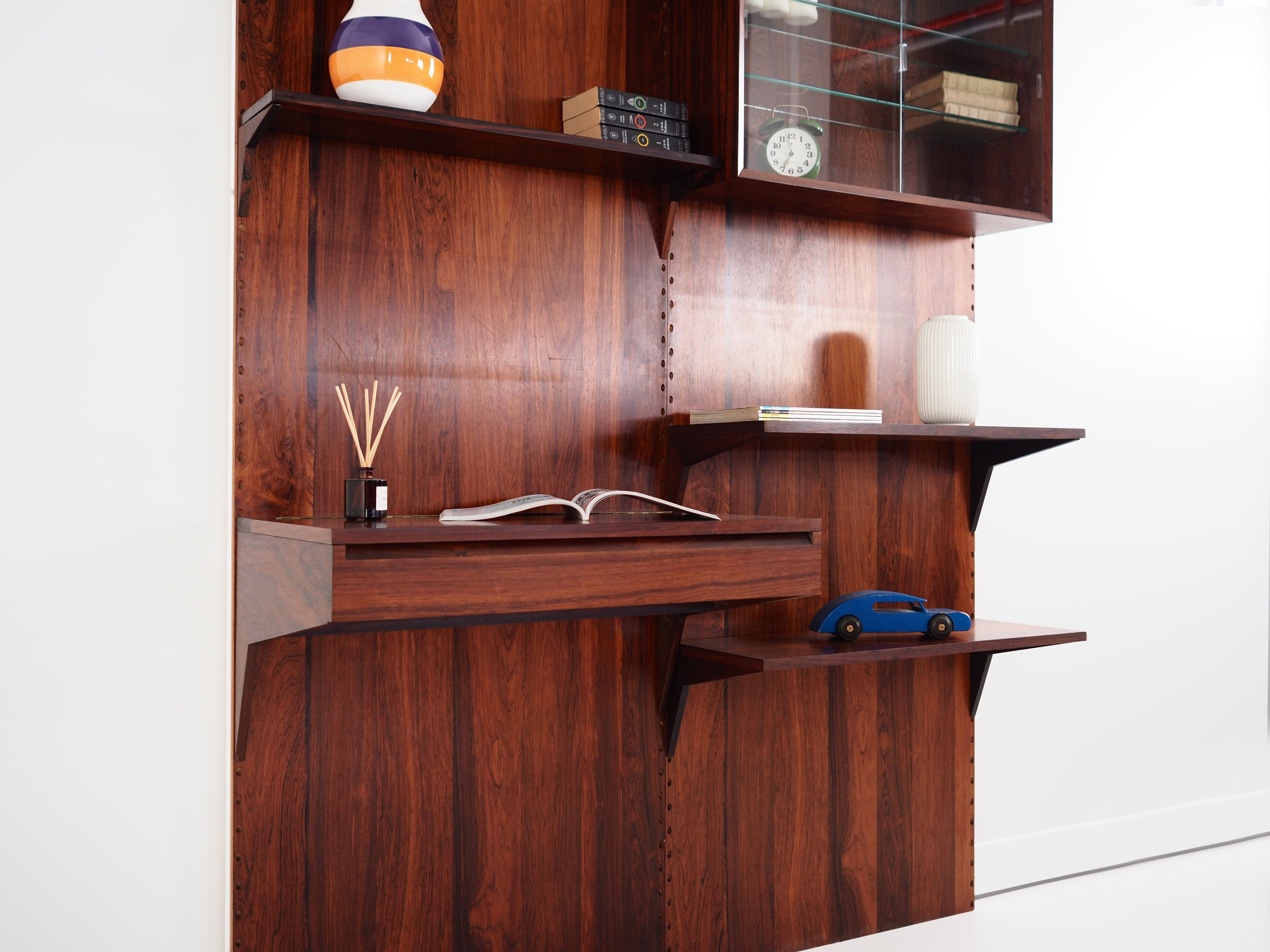 Rosewood_system_bookcase_Danish_design_1960s_designer_Poul_Cadovius