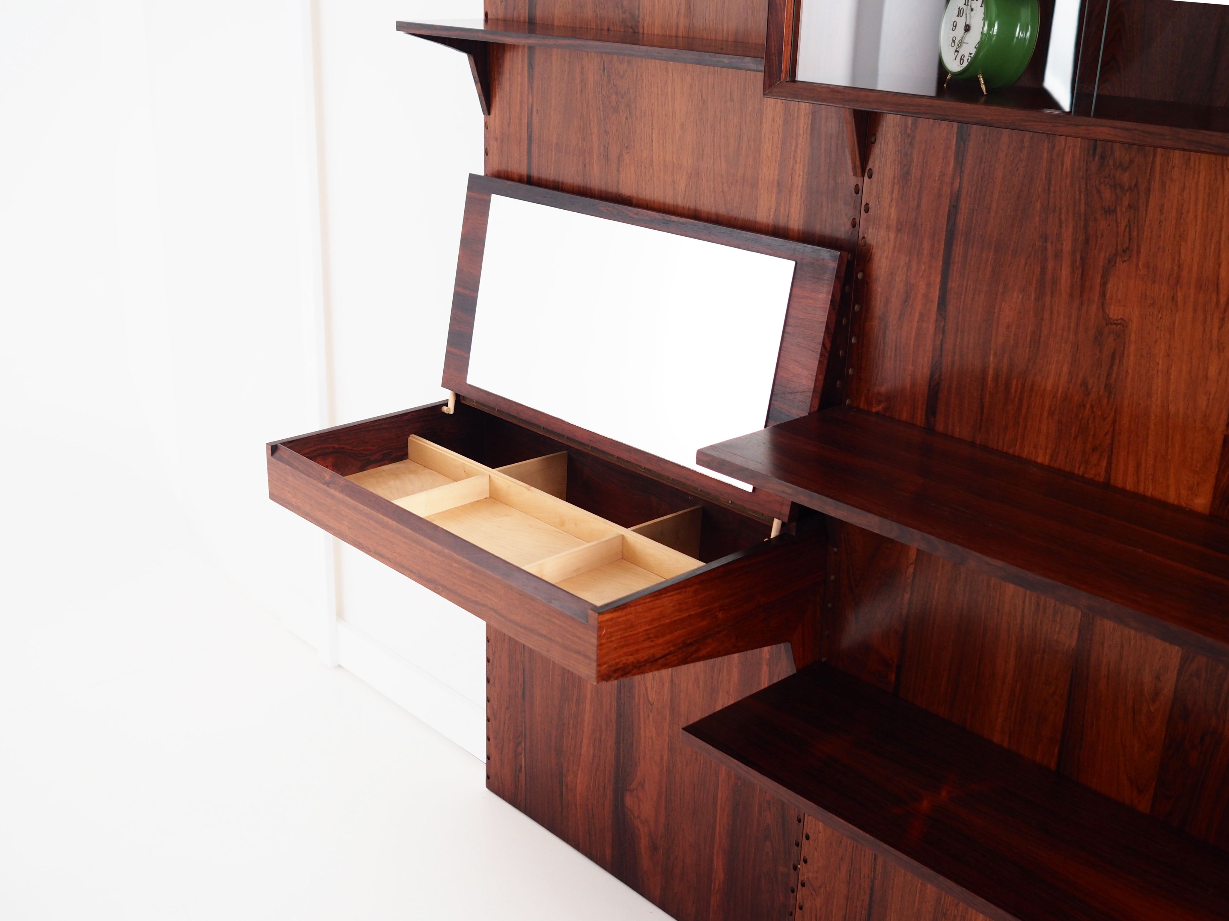 Rosewood_system_bookcase_Danish_design_1960s_designer_Poul_Cadovius