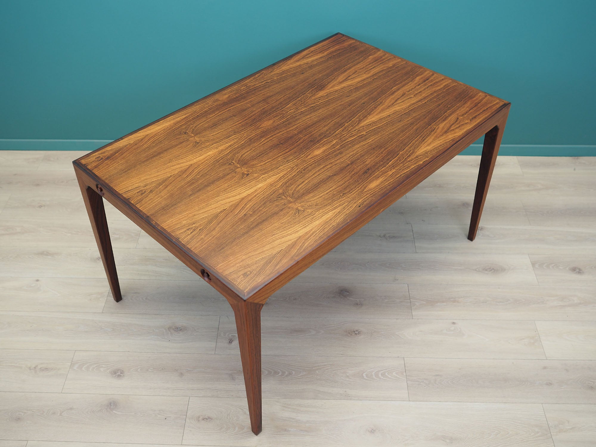 Rosewood_table_Danish_design_1960s_designer_Poul_Hundevad_Kai_Winding_manufacturer_Hundevad_Co