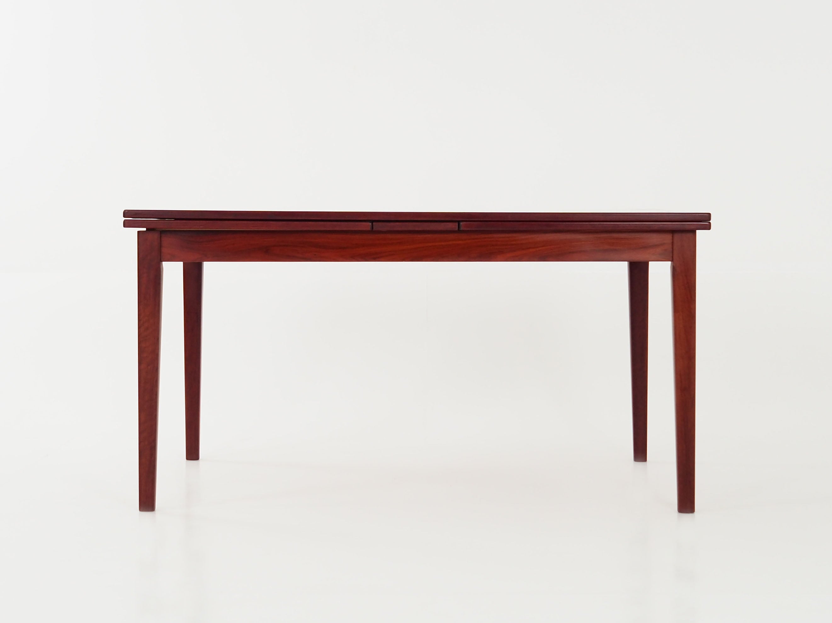 Rosewood_table_Danish_design_1970s_manufacturer_Skovby