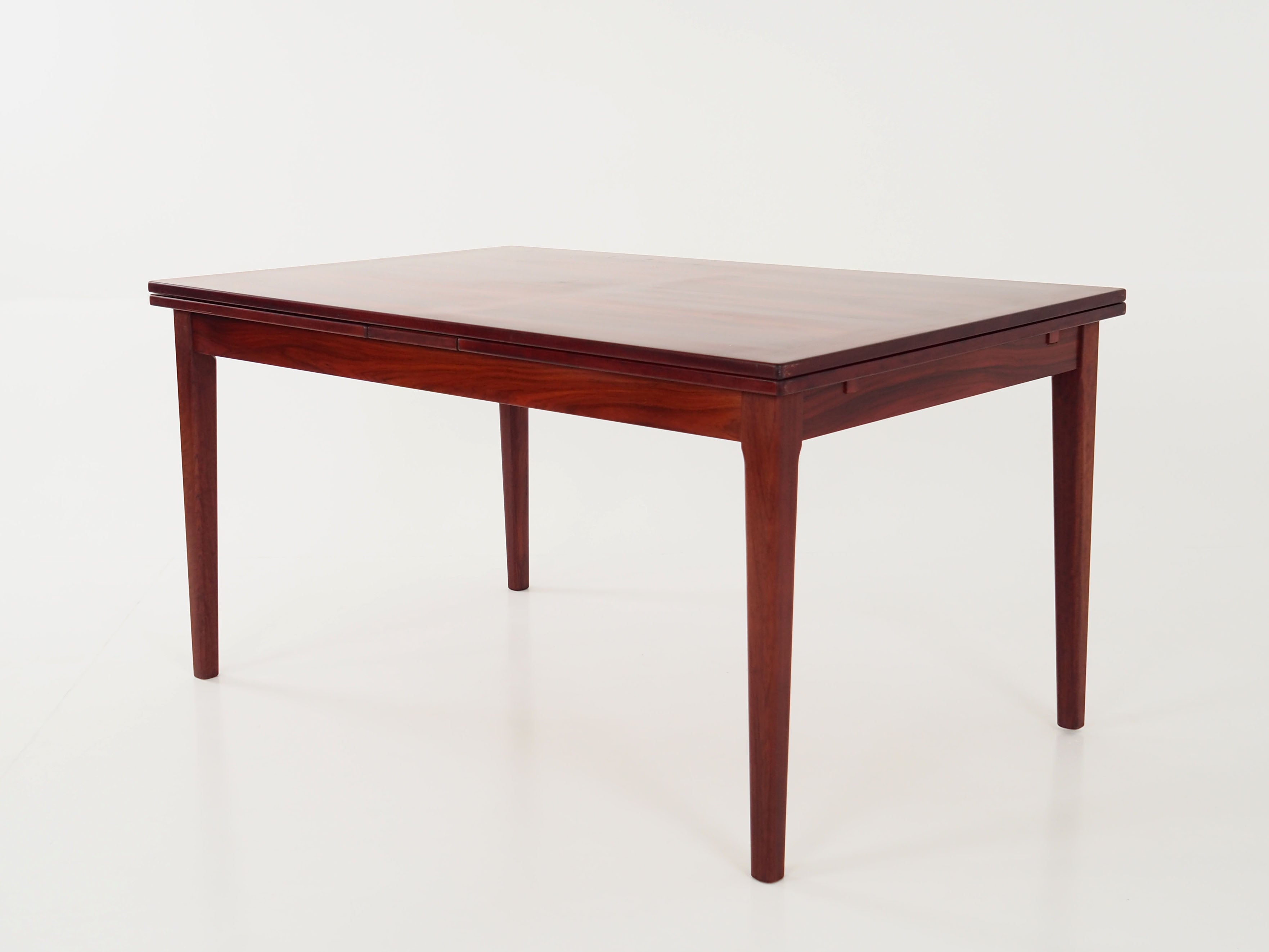 Rosewood_table_Danish_design_1970s_manufacturer_Skovby