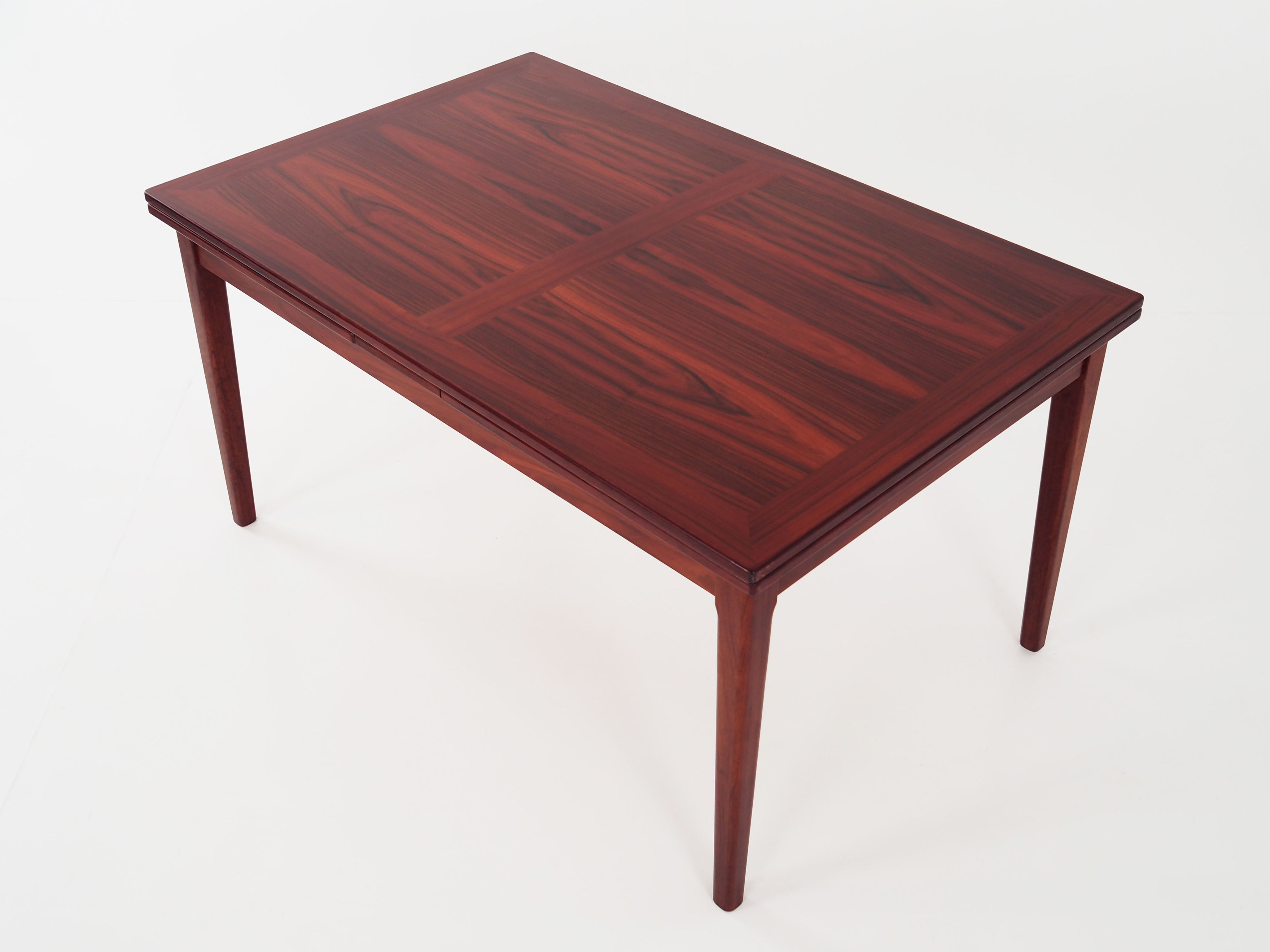 Rosewood_table_Danish_design_1970s_manufacturer_Skovby