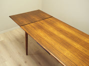 Rosewood_table_Danish_design_1970s_production_Denmark